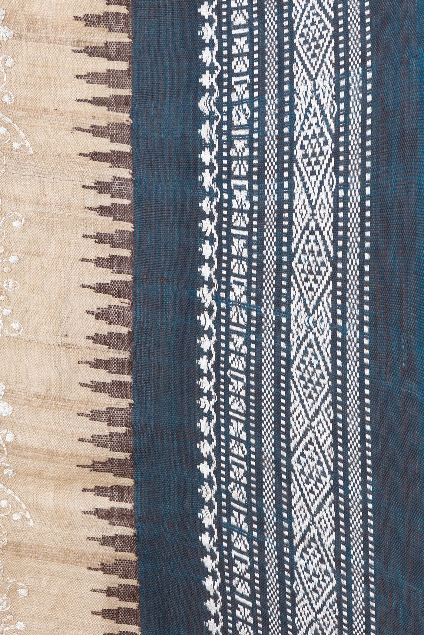 Border image of Beige Dual Tone Tussar Silk Saree with Embroidery on the body and Thread Border. 