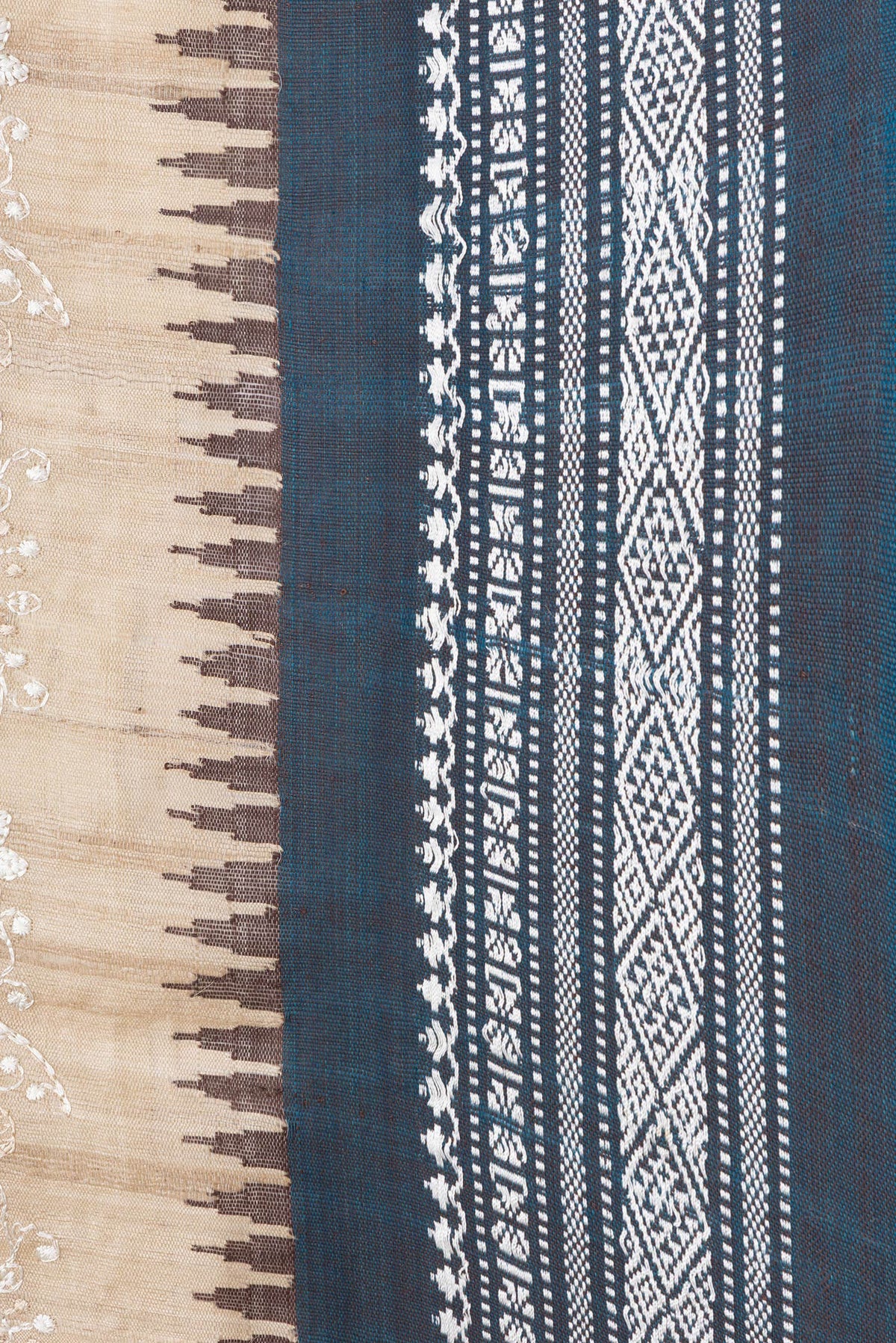 Border image of Beige Dual Tone Tussar Silk Saree with Embroidery on the body and Thread Border. 