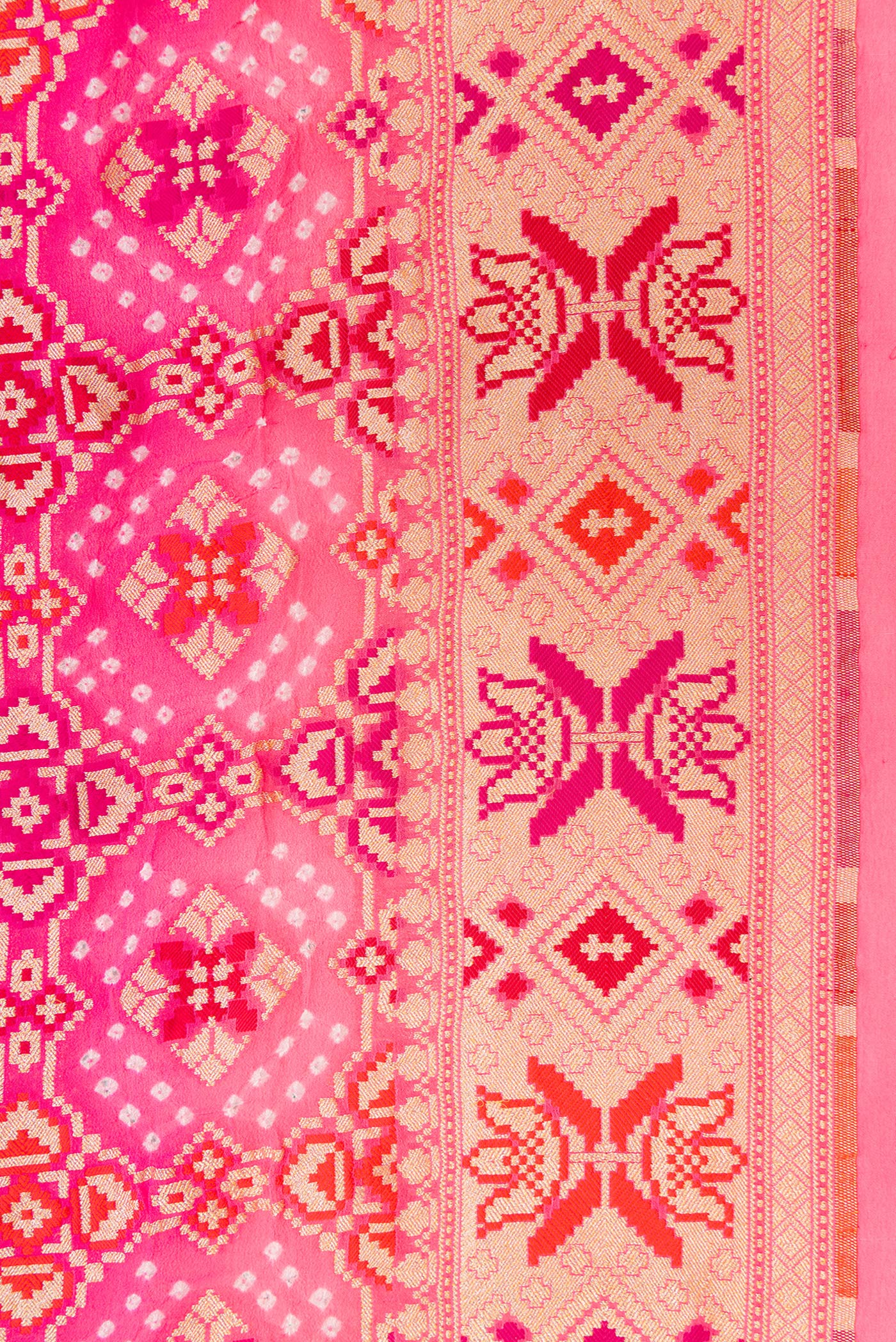 Border image of Dark Pink Dual Tone Banarasi Georgette Saree with Zari Brocade on the body and Zari Border. 