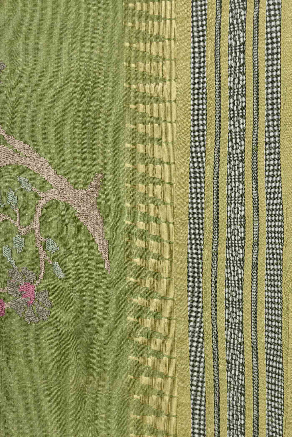 Border image of Green Dual Tone Tussar Saree with Plain Body and Fancy Border
