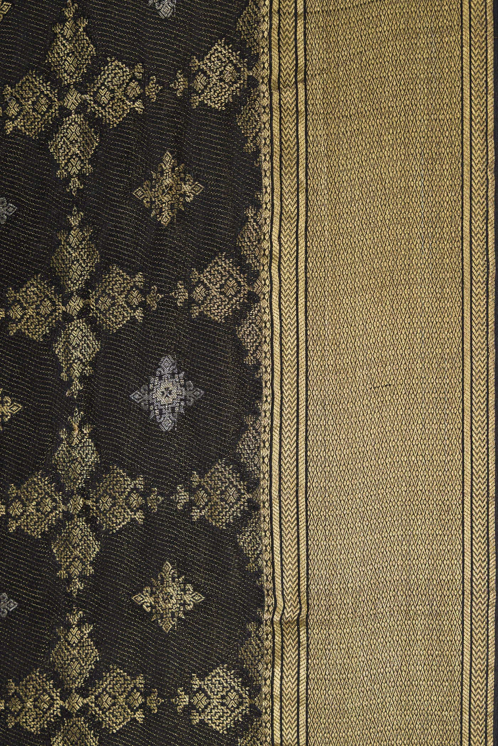 Border image of Black Dual Tone Mysore Georgette Saree with Zari Brocade on the body and Zari Border. 