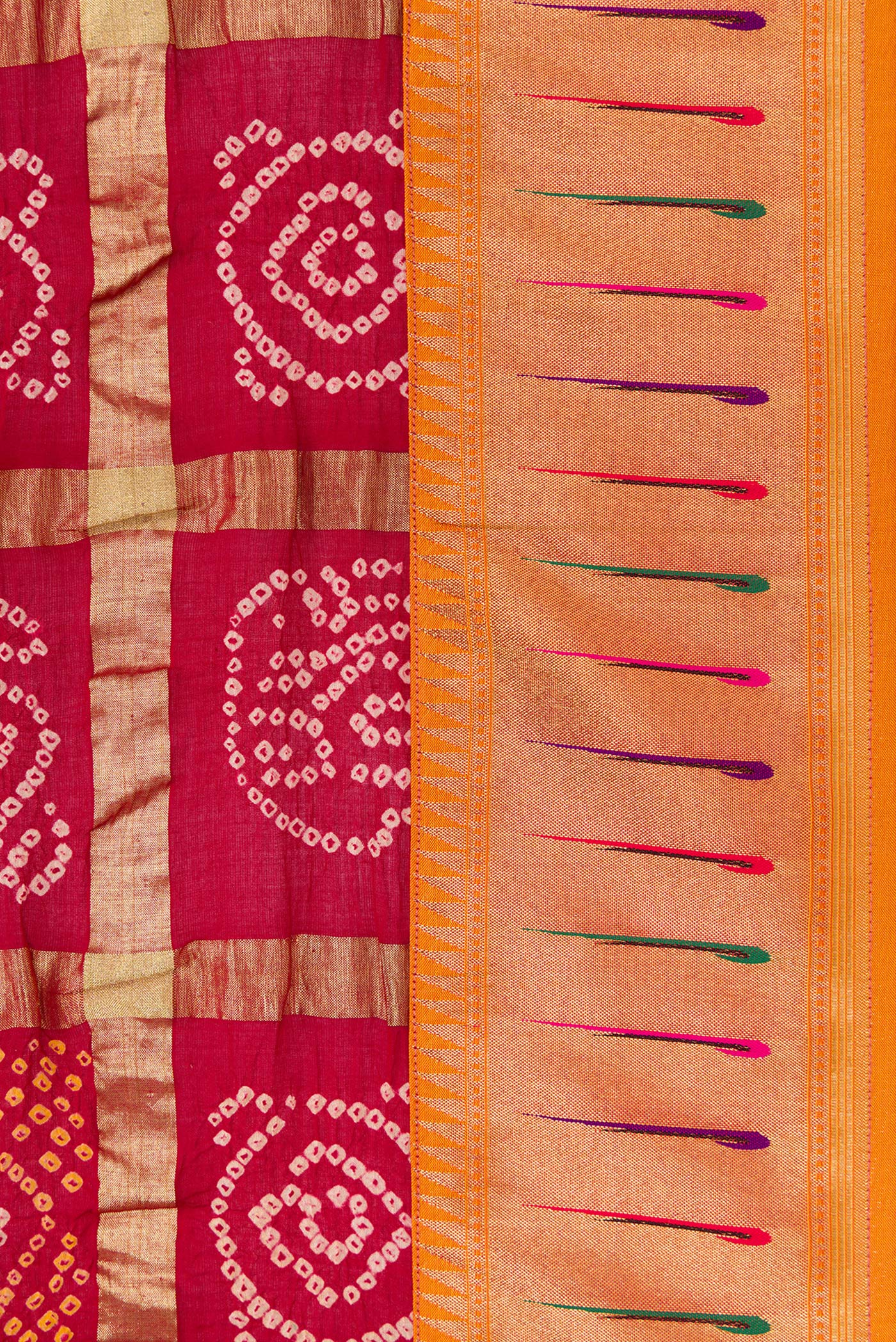 Border image of Maroon Dual Tone Bandhani Georgette Saree with Bandhani Print on the body and Paithani Border. 