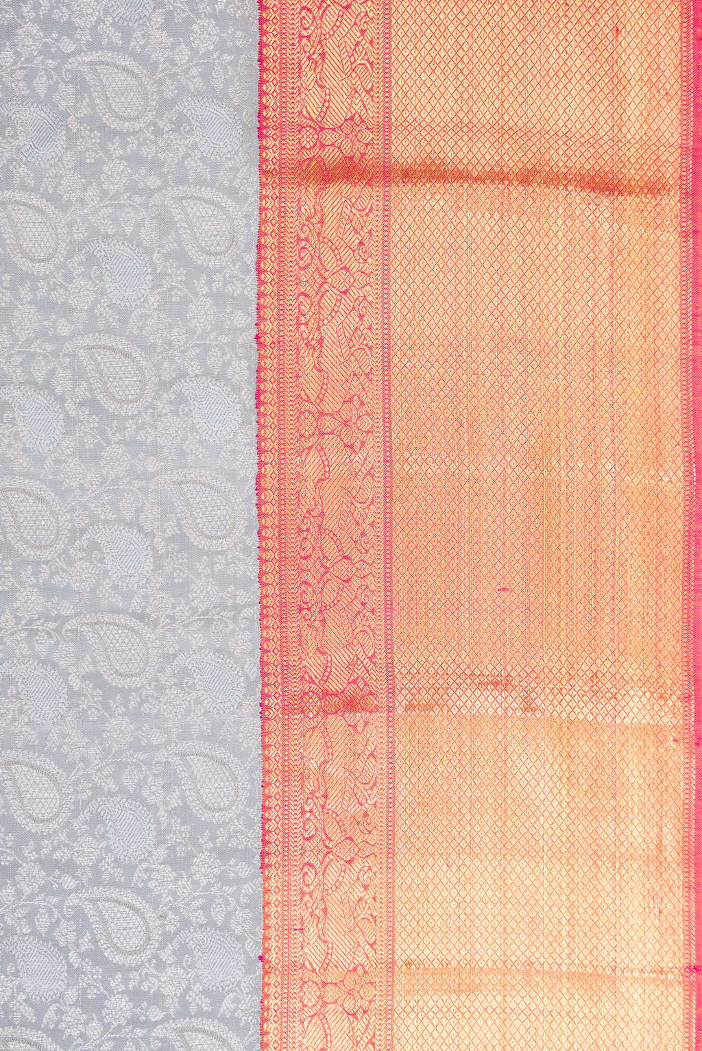 Border image of Grey Dual Tone Kanchipuram Silk Saree with Jacquard With Zari Butta on the body and Zari Border. 