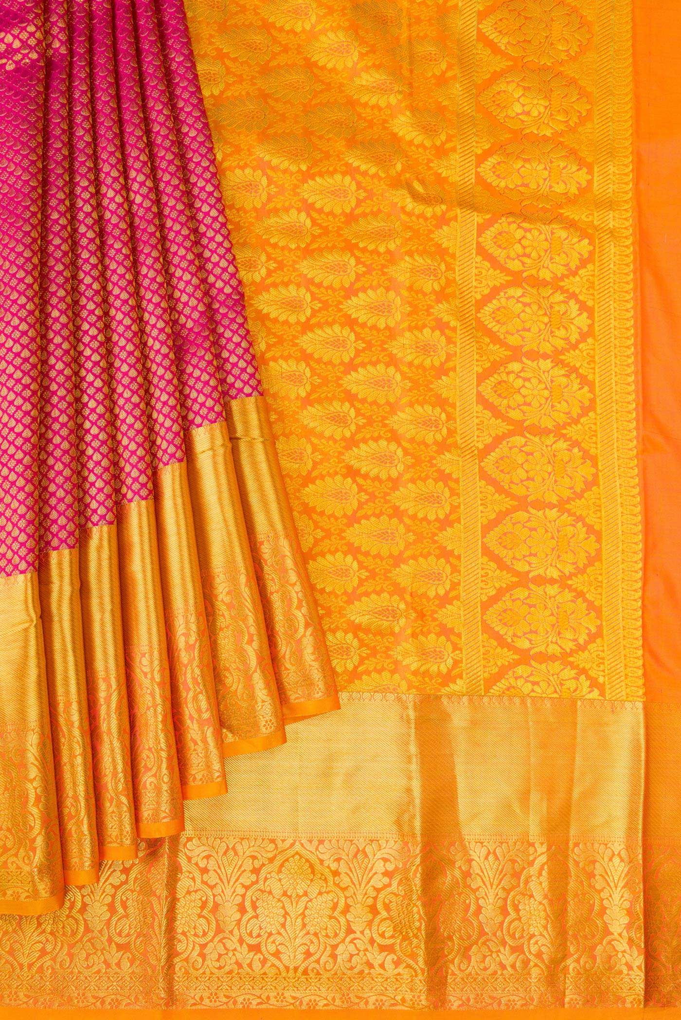 Pleats and pallu of Pink Dual Tone Kanchipuram Silk Saree with Zari Brocade on the body and Zari Border. 
