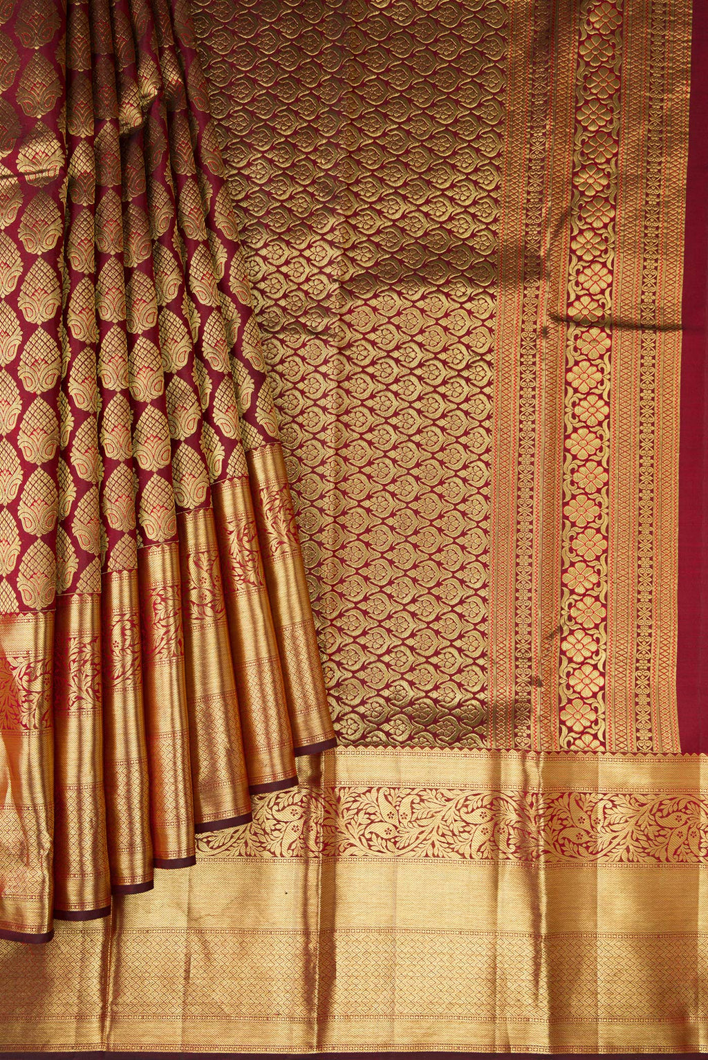 Pleats and pallu of Maroon Dual Tone Kanjivaram Silk Saree with Zari Brocade on the body and Zari Border. 