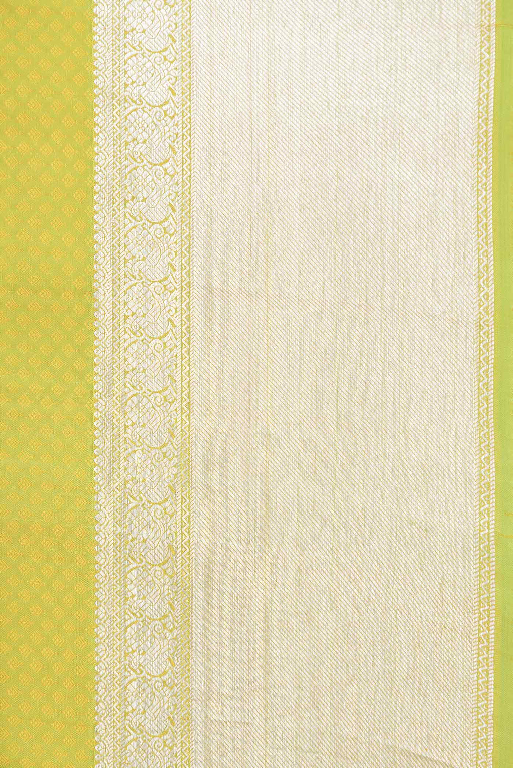 Border image of Parrot Green Dual Tone Kanchipuram Saree with Jacquard design on the body and Zari Border