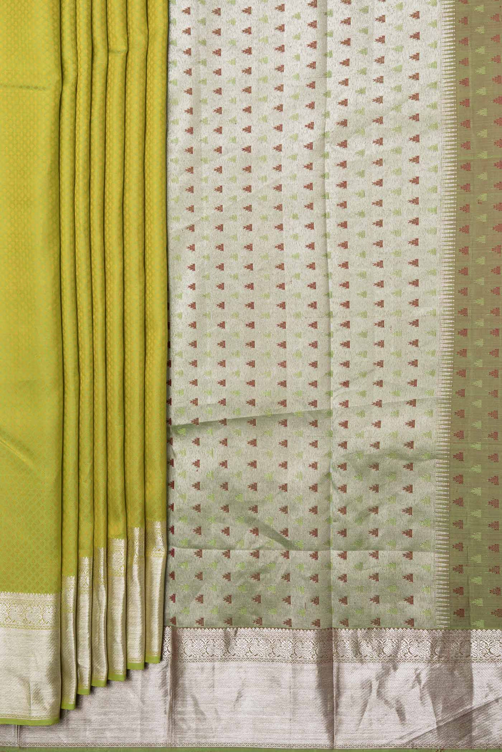 Pleats and pallu of Parrot Green Dual Tone Kanchipuram Saree with Jacquard design on the body and Zari Border