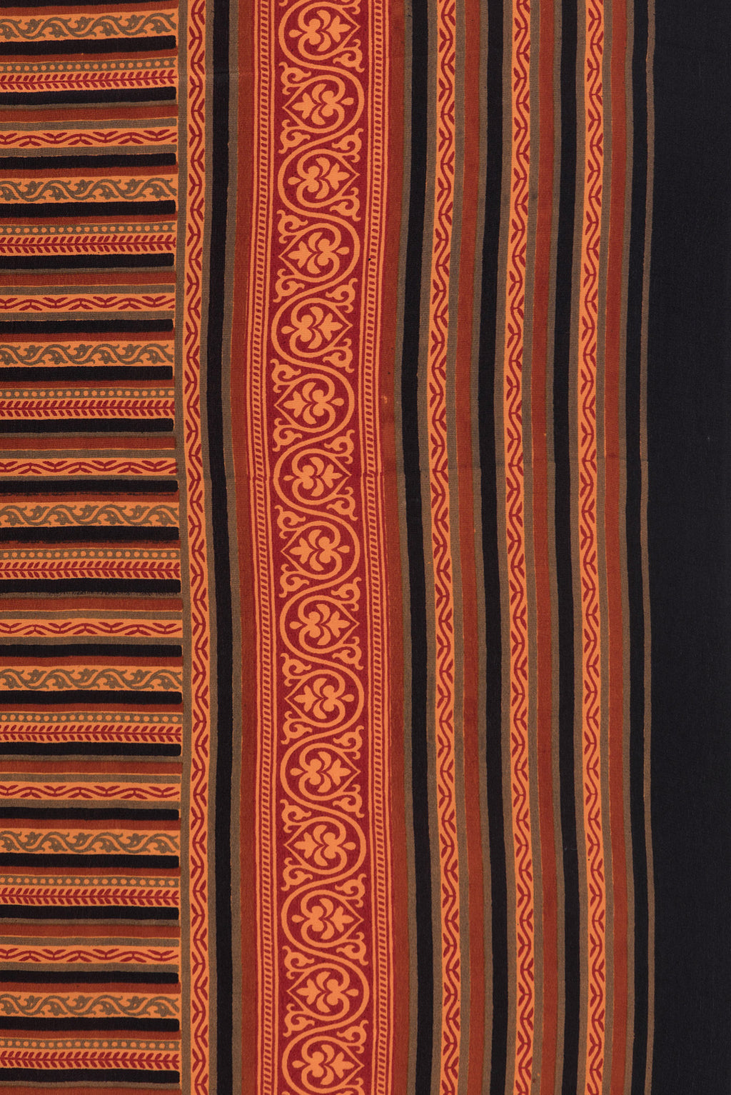 Border image of Black Dual Tone Crepe Saree with Printed design on the body and Printed Border. 