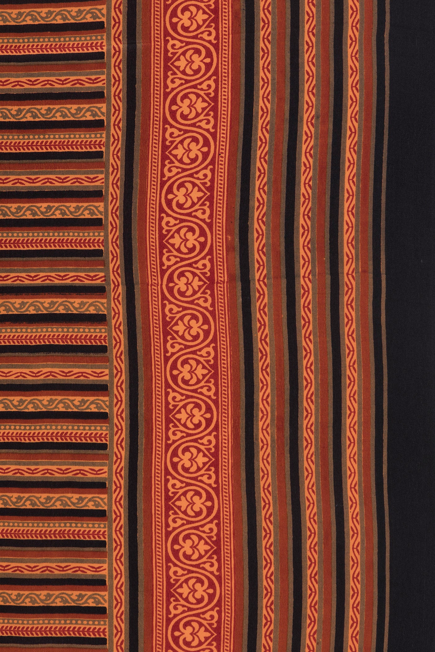 Border image of Black Dual Tone Crepe Saree with Printed design on the body and Printed Border. 