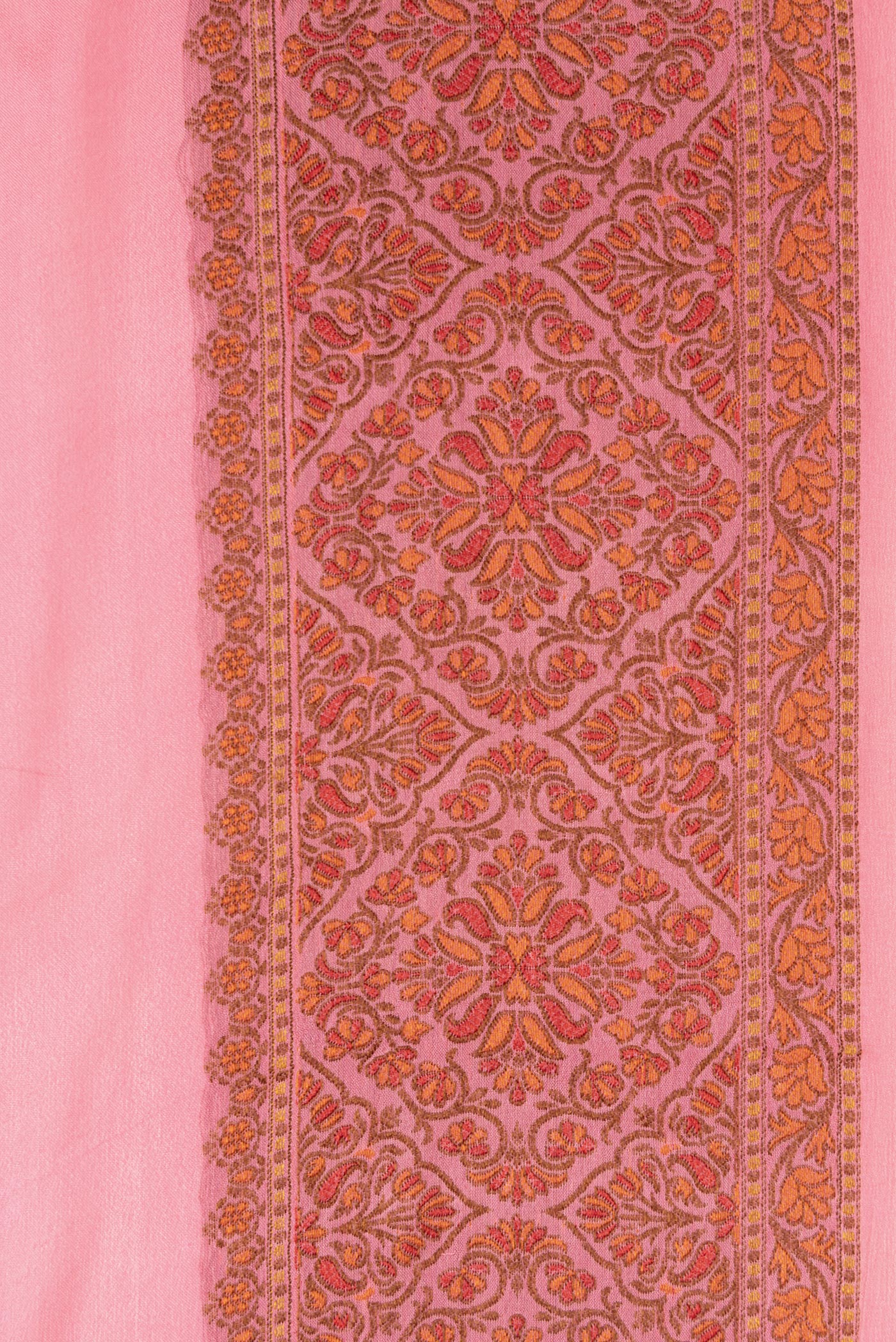 Border image of Pink Dual Tone Mysore Georgette Saree with Plain Body and Thread Border. 