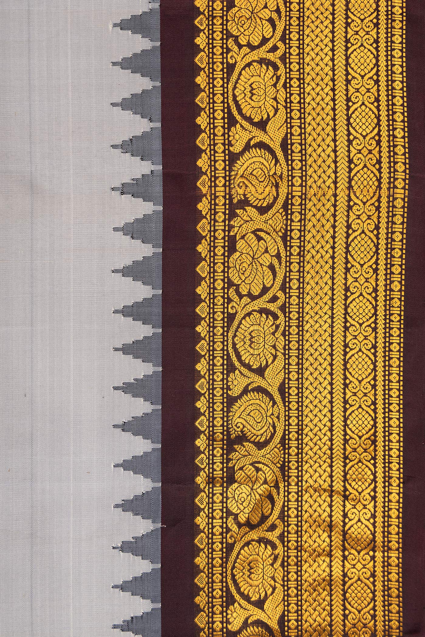 Border image of Grey Dual Tone Gadwal Silk Saree with Zari And Thread Butta on the body and Ganga Jamuna Border. 