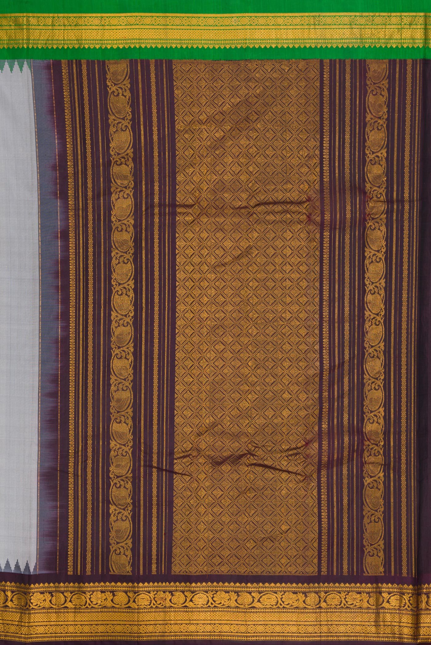 Close up image of the pallu of Grey Dual Tone Gadwal Silk Saree with Zari And Thread Butta on the body and Ganga Jamuna Border. 