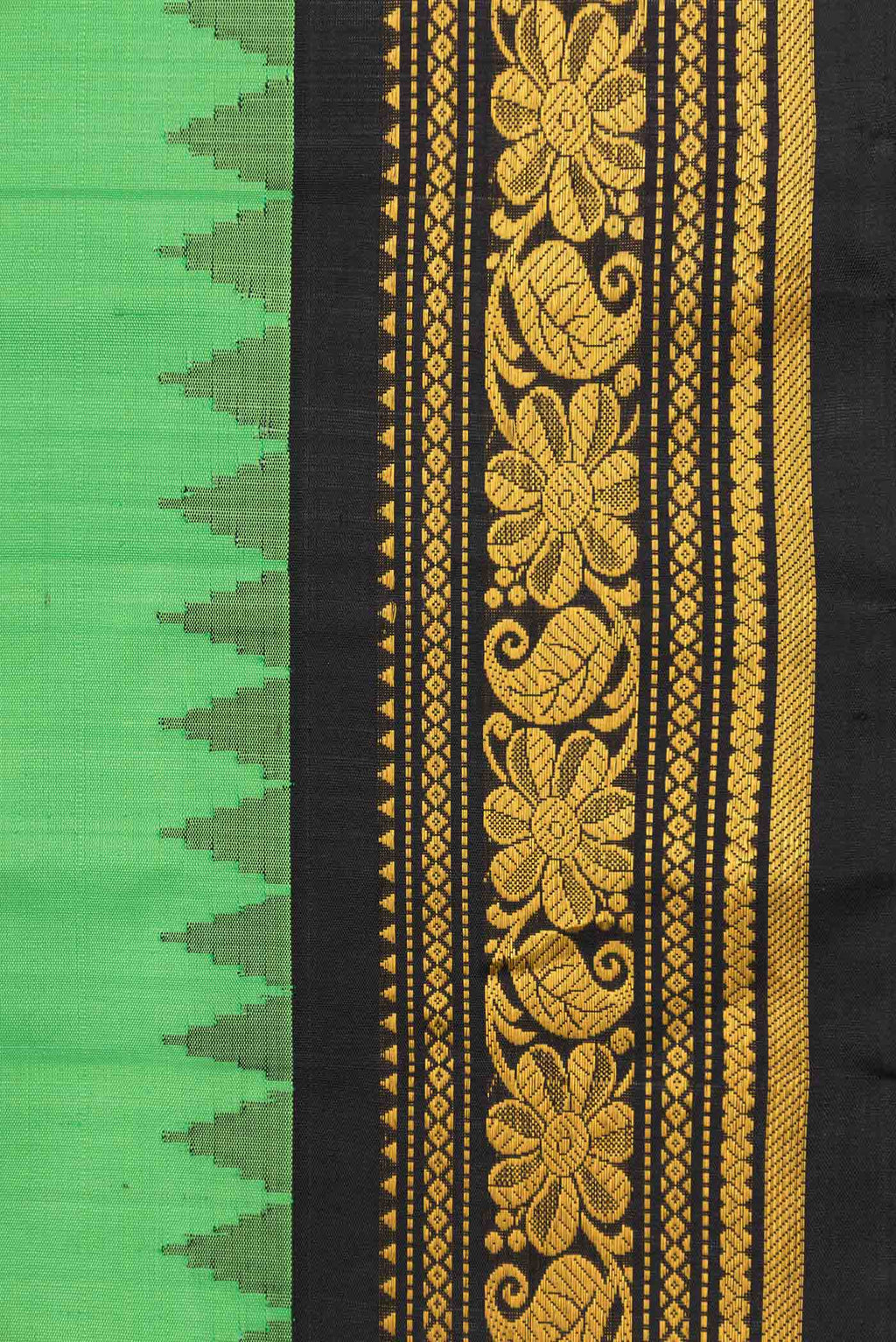 Border image of Parrot Green Dual Tone Gadwal Silk Saree with Zari Butta on the body and Ganga Jamuna Border