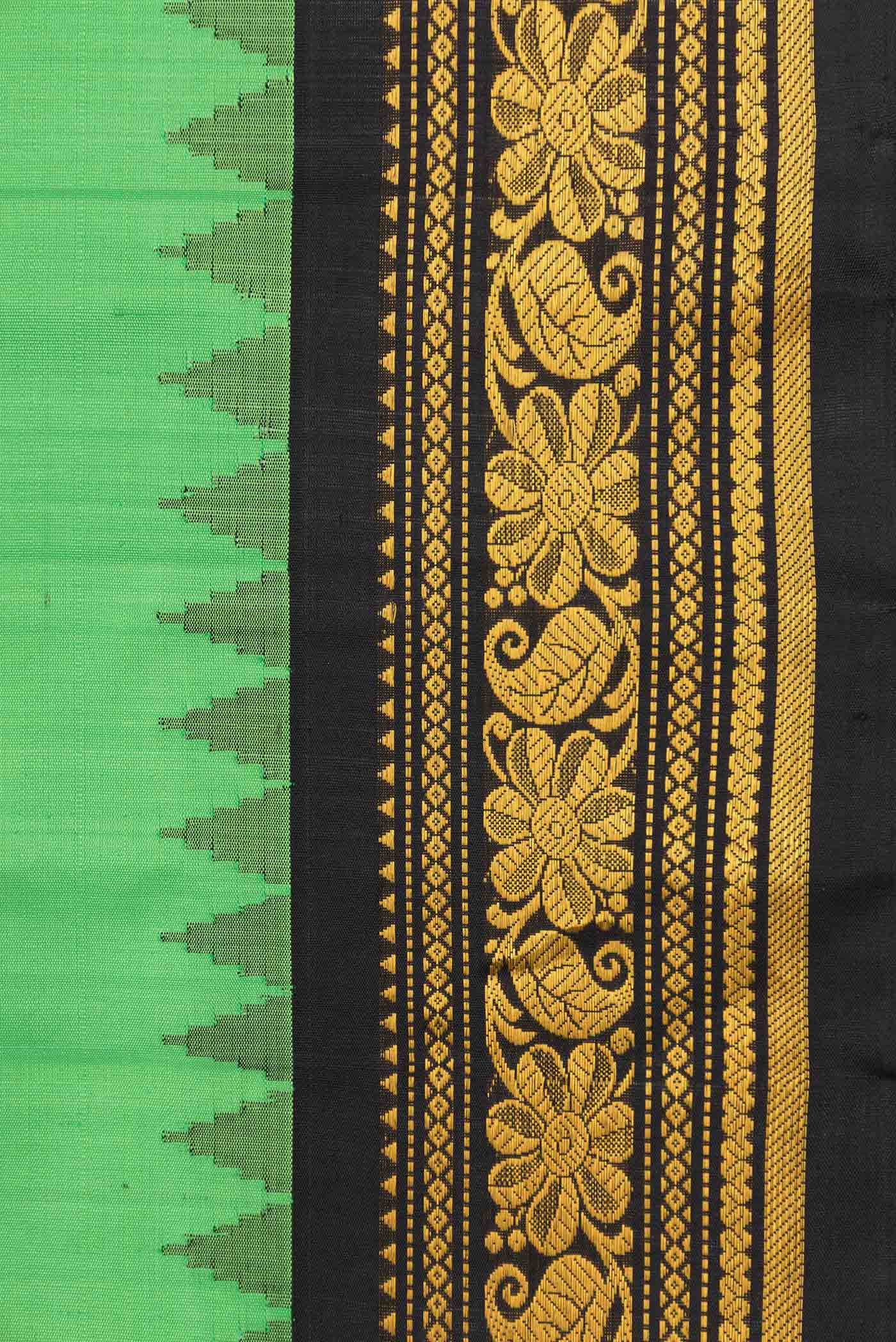 Border image of Parrot Green Dual Tone Gadwal Silk Saree with Zari Butta on the body and Ganga Jamuna Border