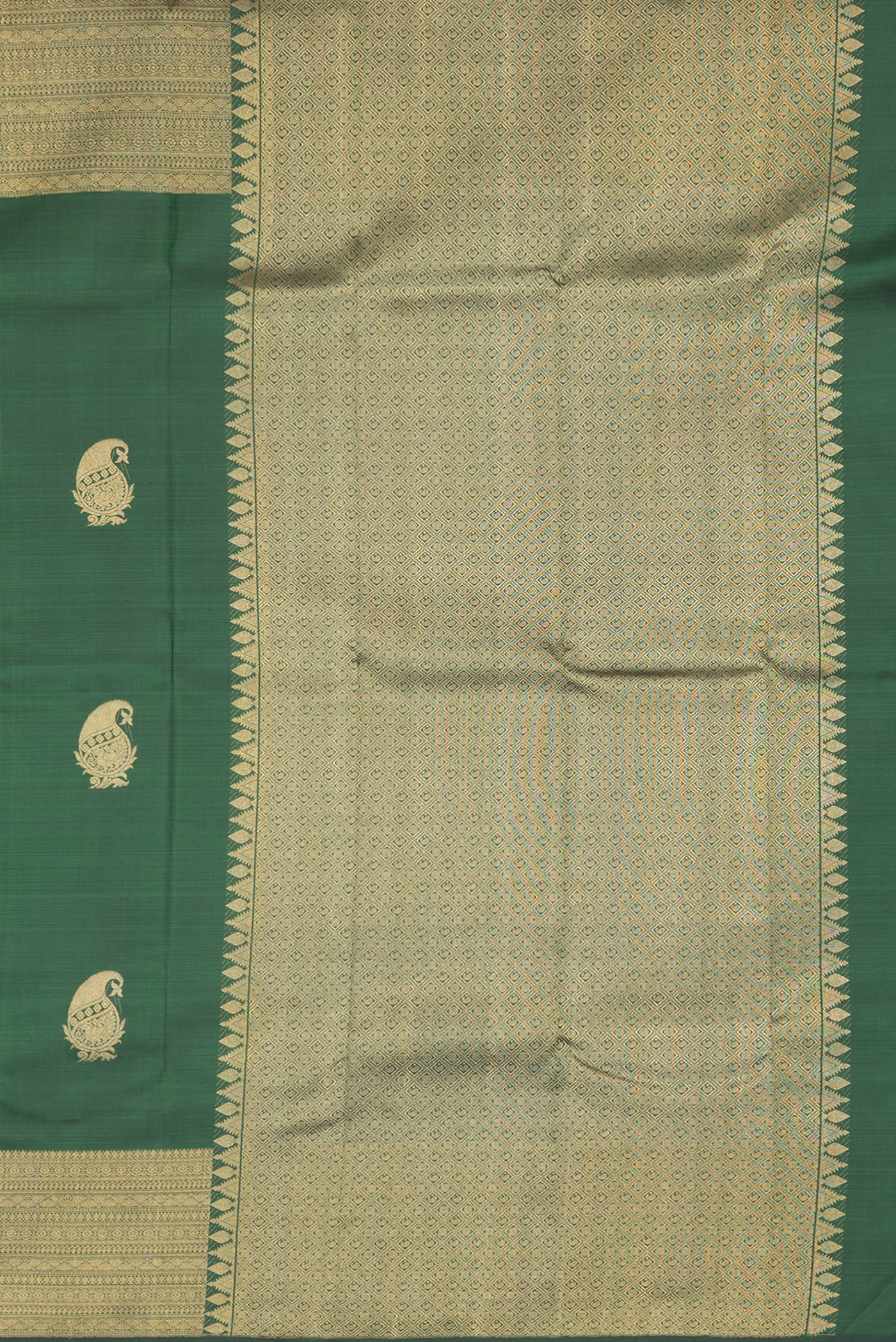 Close up image of the pallu of Bottle Green Dual Tone Kanchipuram Silk Saree with Zari Butta on the body and Zari Border. 