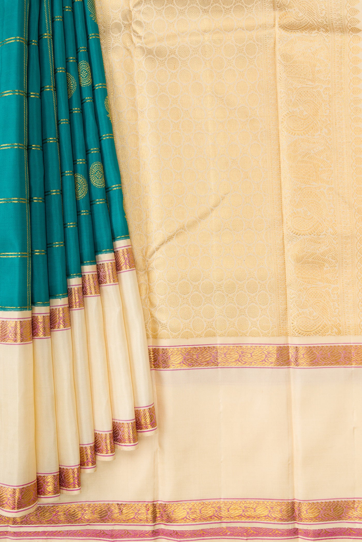 Pleats and pallu of Green Dual Tone Kanjivaram Silk Saree with Checked design on the body and Zari Border. 