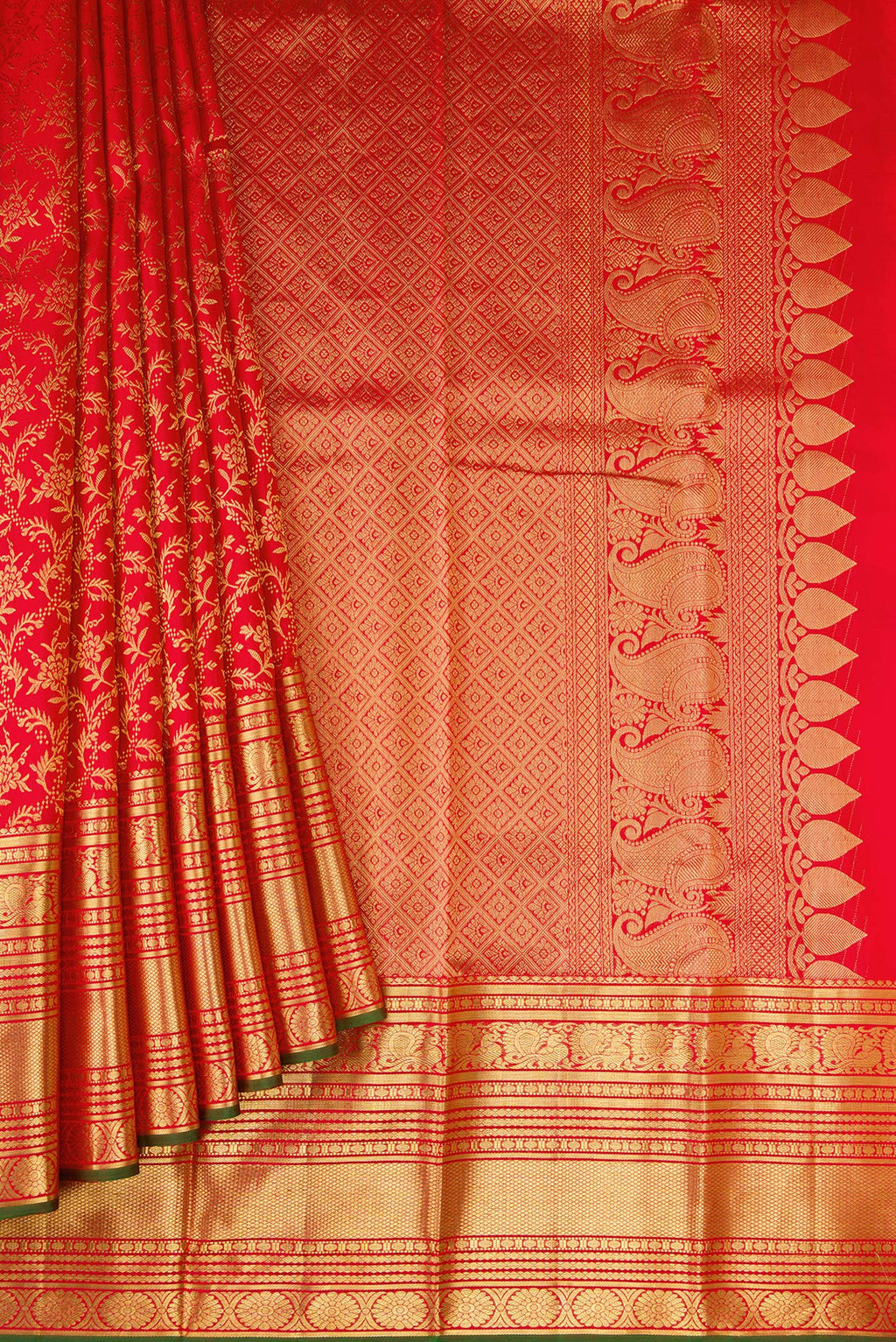 Pleats and pallu of Red Dual Tone Kanjivaram Silk Saree with Zari Brocade on the body and Zari Border. 