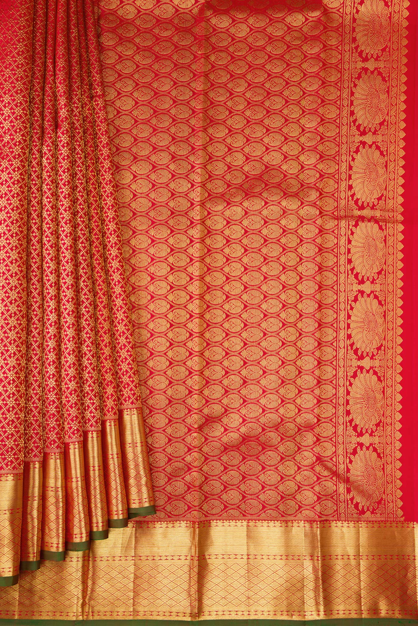 Pleats and pallu of Red Dual Tone Kanjivaram Silk Saree with Zari Brocade on the body and Zari Border. 