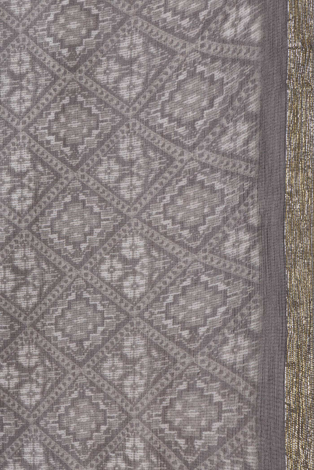 Border image of Grey Dual Tone Chiffon Saree with Printed design on the body and Thin Zari Line. 