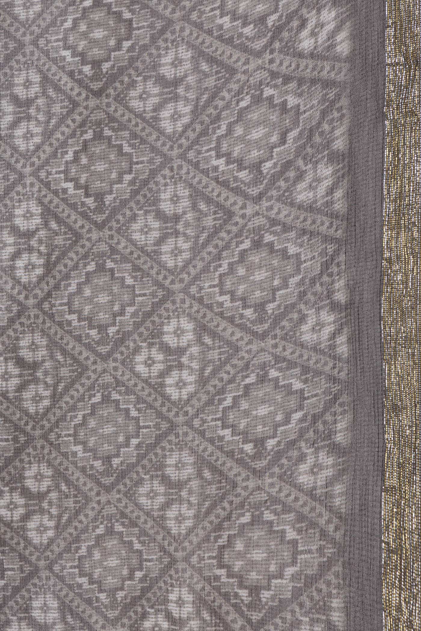 Border image of Grey Dual Tone Chiffon Saree with Printed design on the body and Thin Zari Line. 