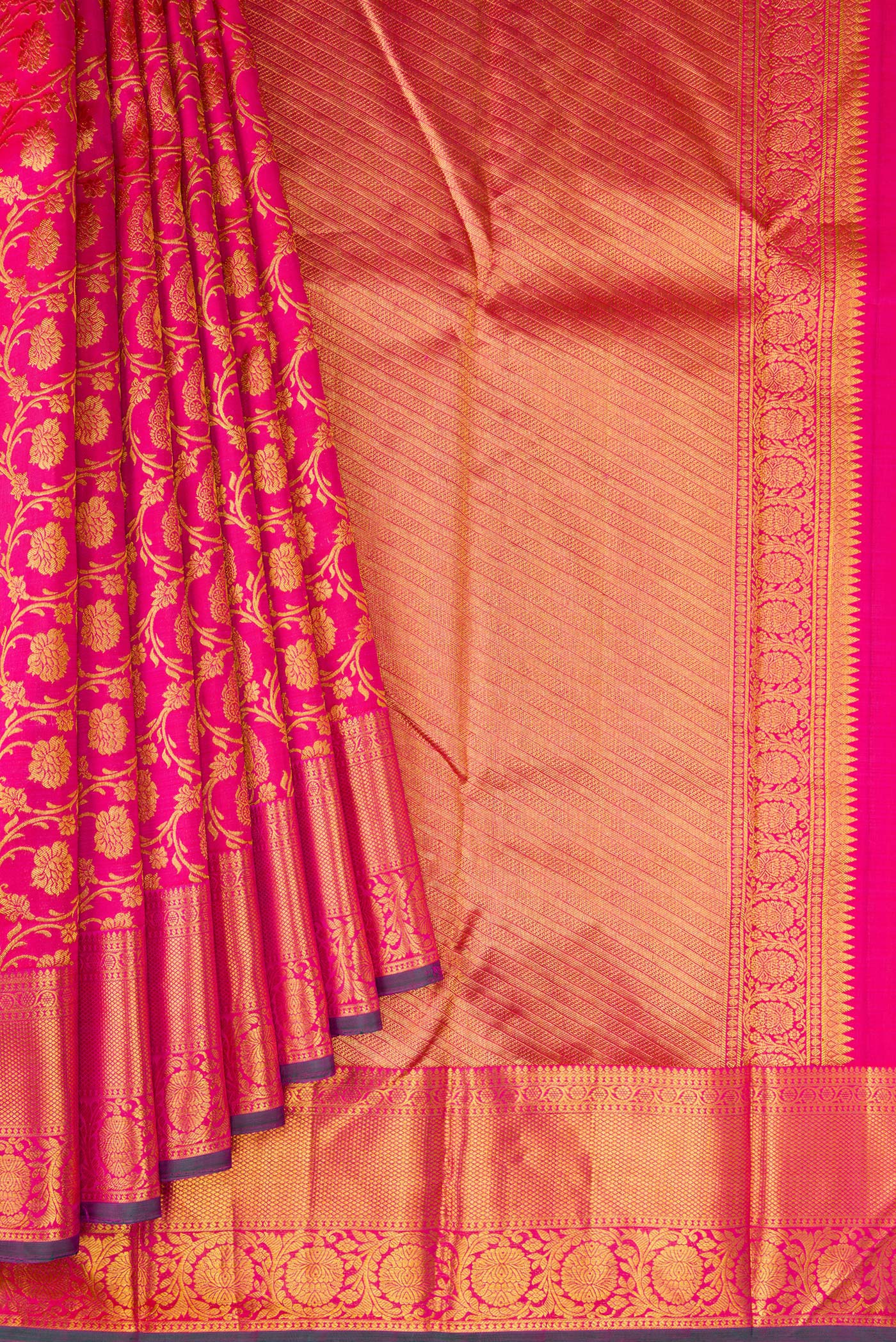 Pleats and pallu of Pink Dual Tone Kanjivaram Silk Saree with Zari Brocade on the body and Zari Border. 