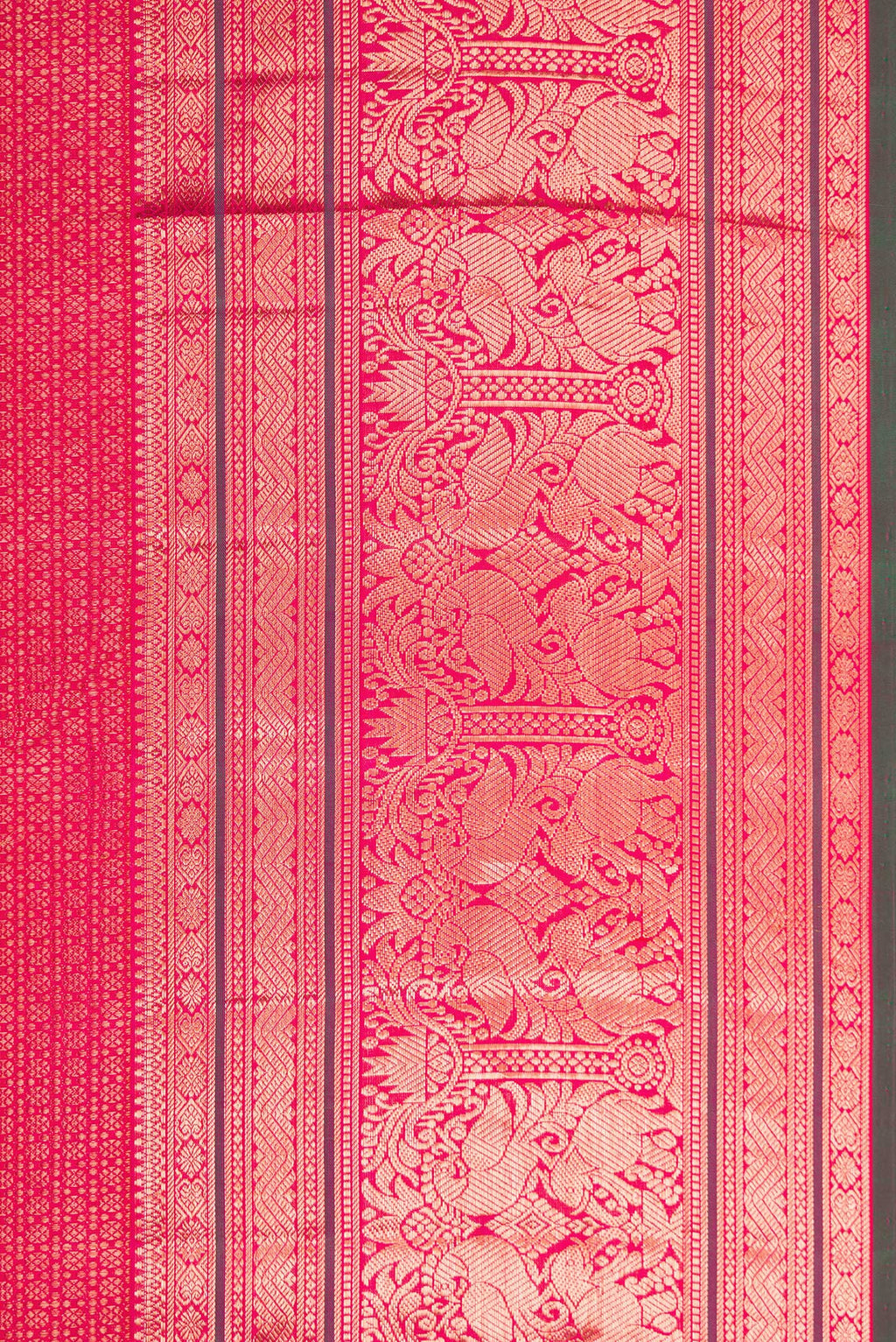 Border image of Pink Dual Tone Kanchipuram Silk Saree with Zari Brocade on the body and Zari Border. 