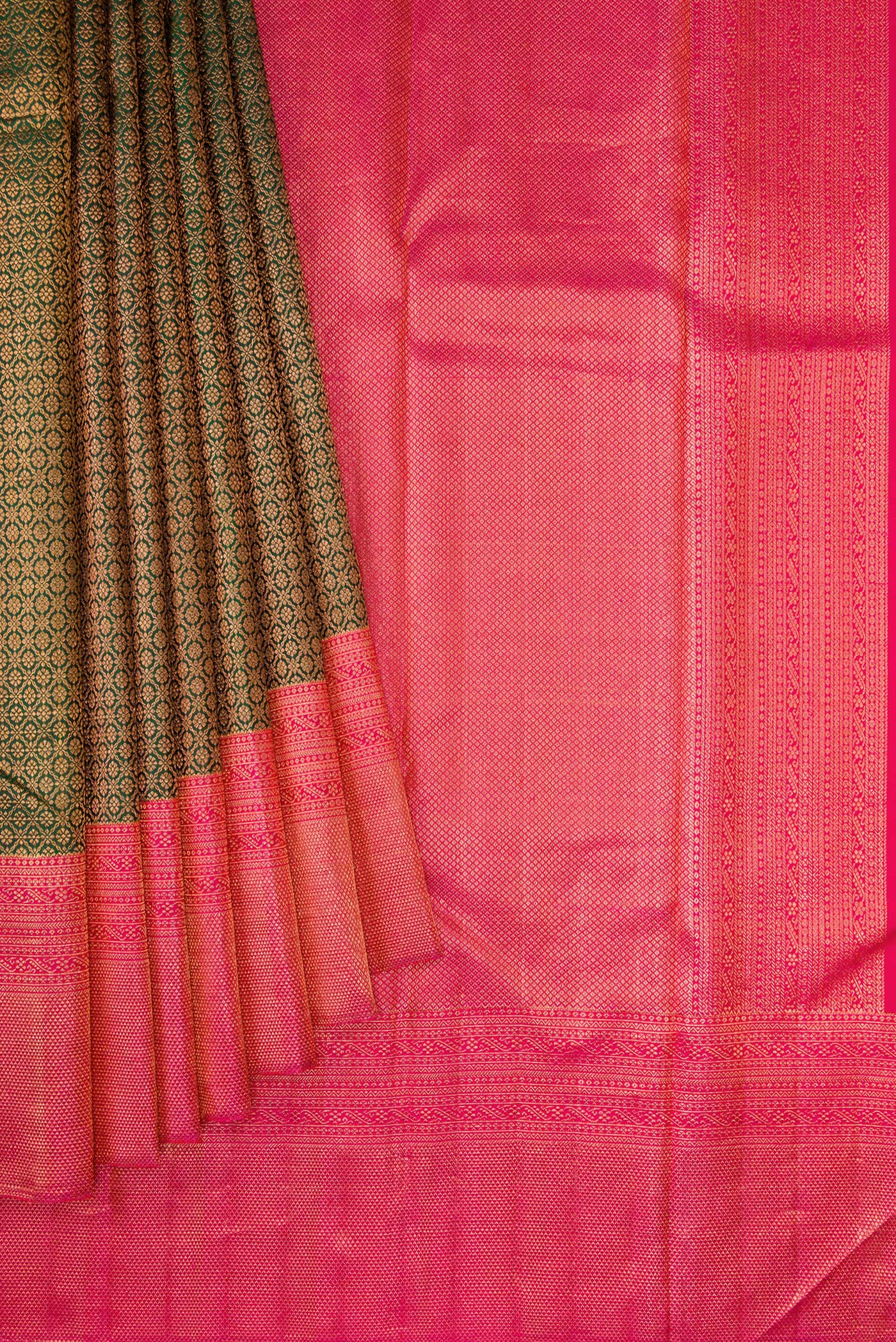 Pleats and pallu of Bottle Green Dual Tone Kanchipuram Silk Saree with Zari Brocade on the body and Fancy Border. 