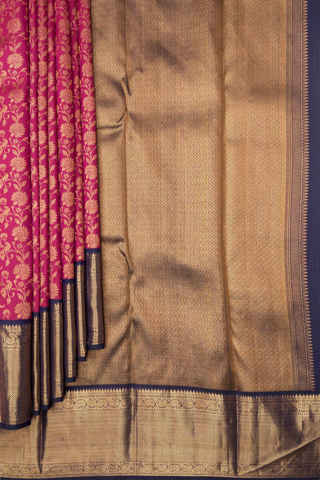 Pleats and pallu of Pink Dual Tone Kanchipuram Silk Saree with Zari Brocade on the body and Zari Border. 