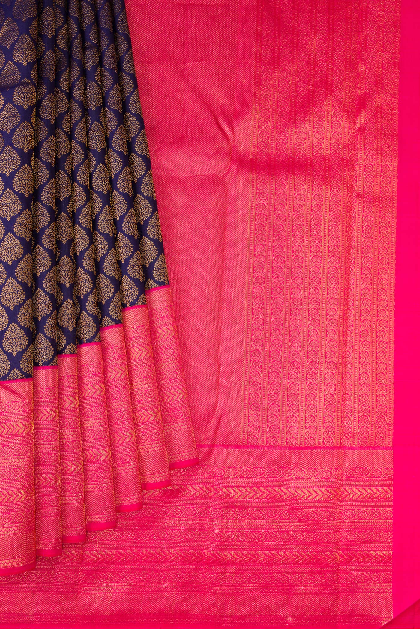 Pleats and pallu of Navy Blue Dual Tone Kanchipuram Silk Saree with Zari Brocade on the body and Zari Border. 