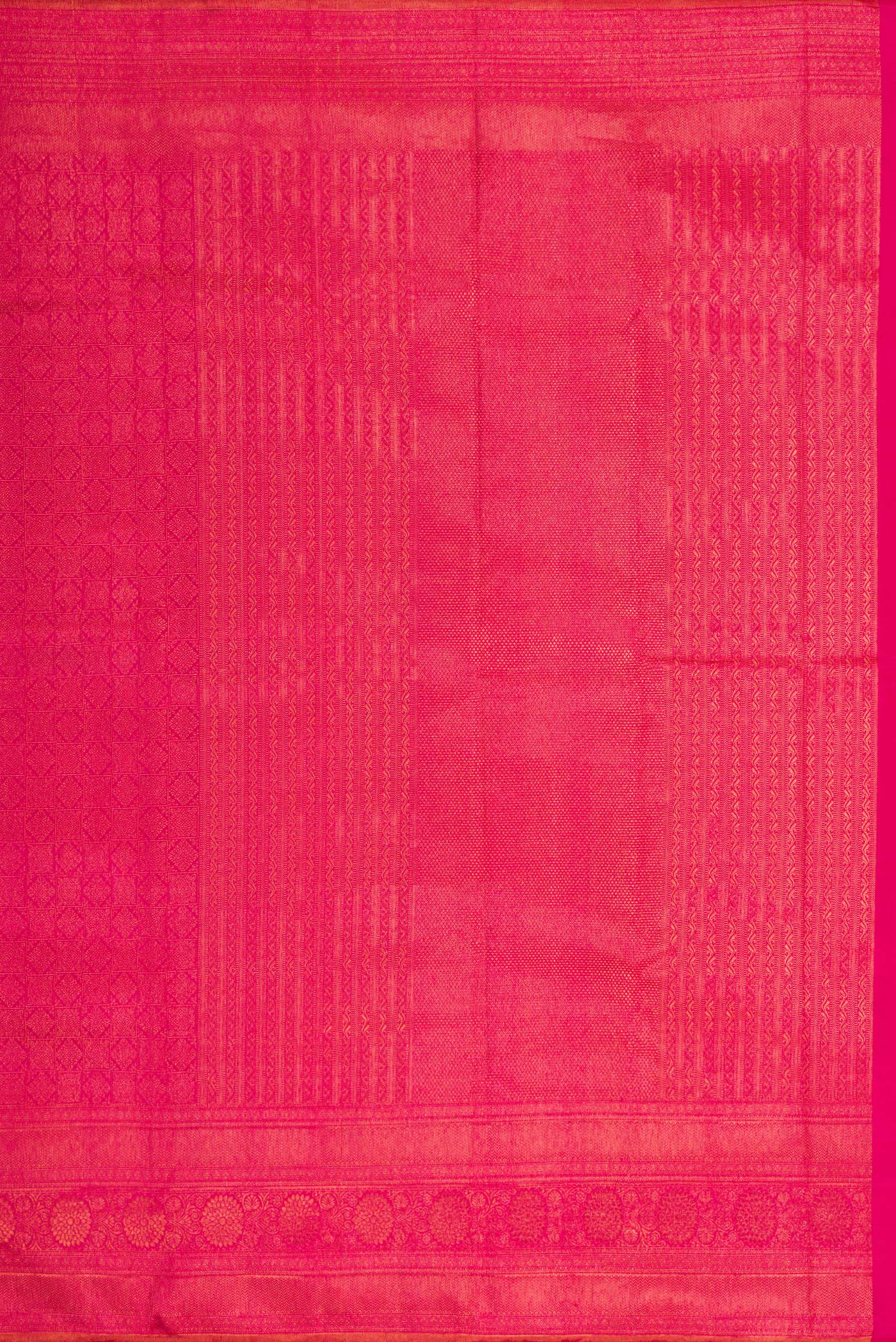Close up image of the pallu of Pink Dual Tone Kanjivaram Silk Saree with Zari Brocade on the body and Zari Border. 