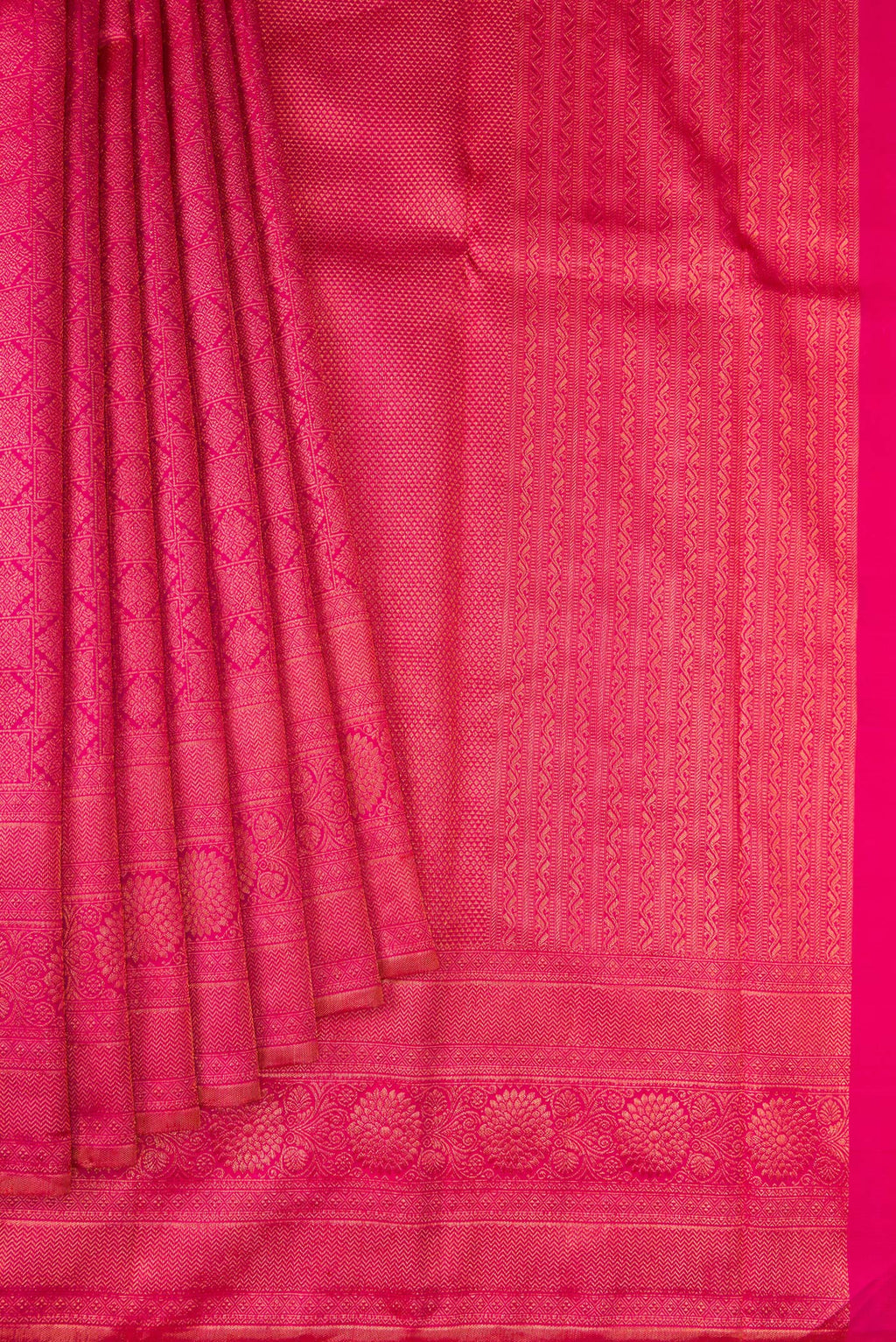 Pleats and pallu of Pink Dual Tone Kanjivaram Silk Saree with Zari Brocade on the body and Zari Border. 