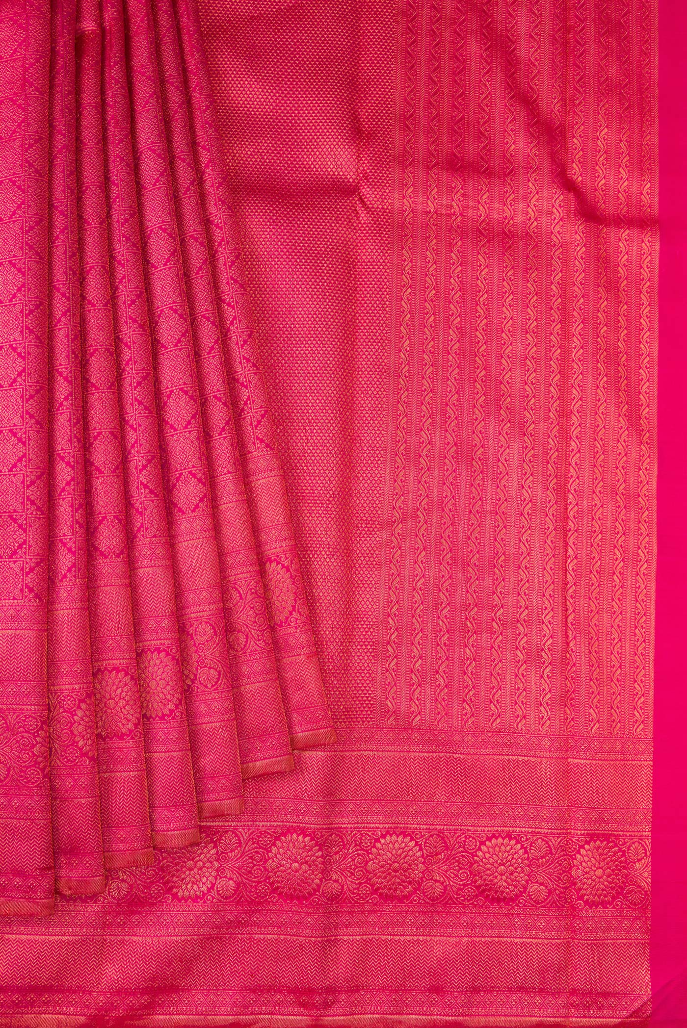 Pleats and pallu of Pink Dual Tone Kanjivaram Silk Saree with Zari Brocade on the body and Zari Border. 