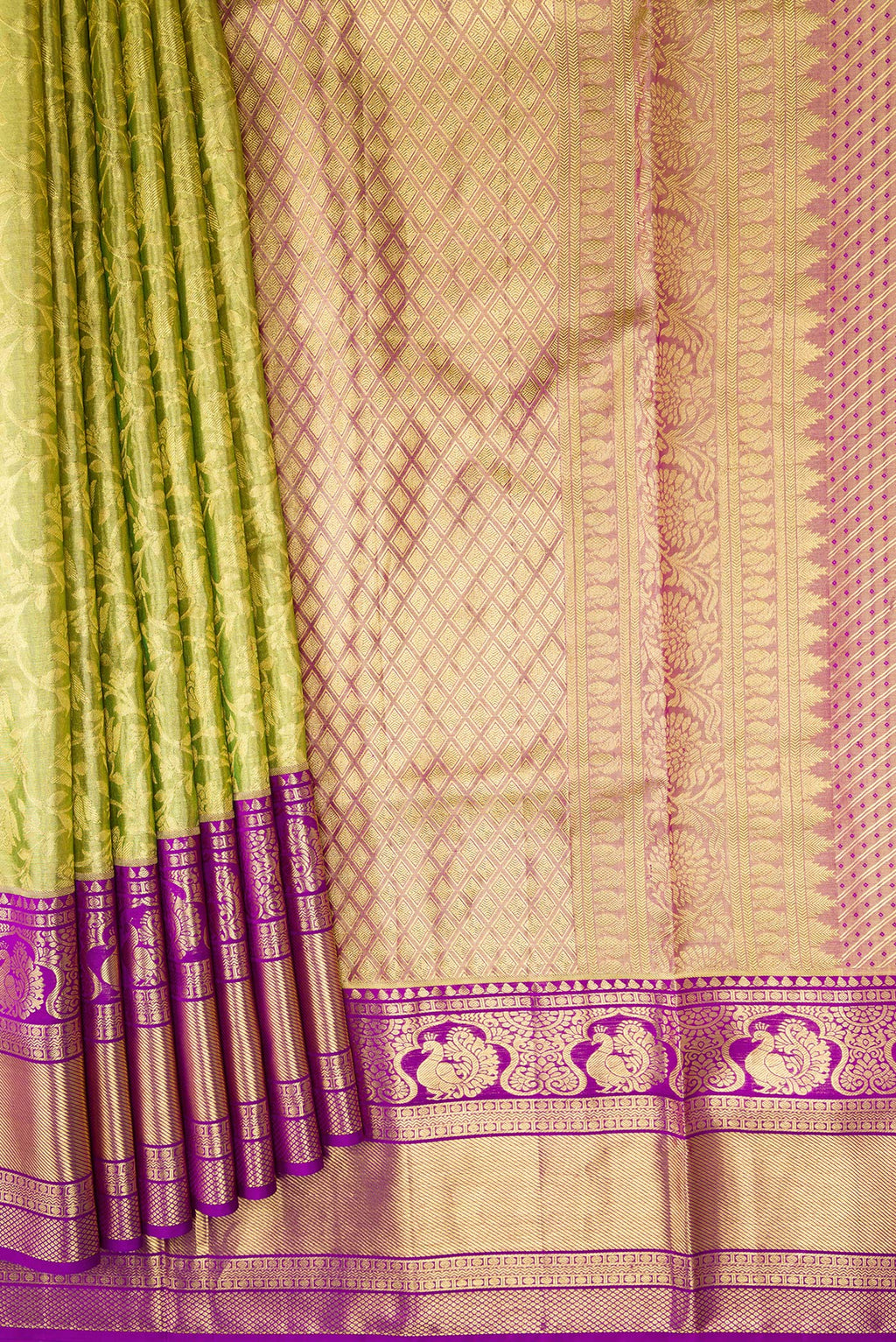 Pleats and pallu of Green Dual Tone Kanjivaram Tissue Silk Saree with Zari Brocade on the body and Zari Border. 
