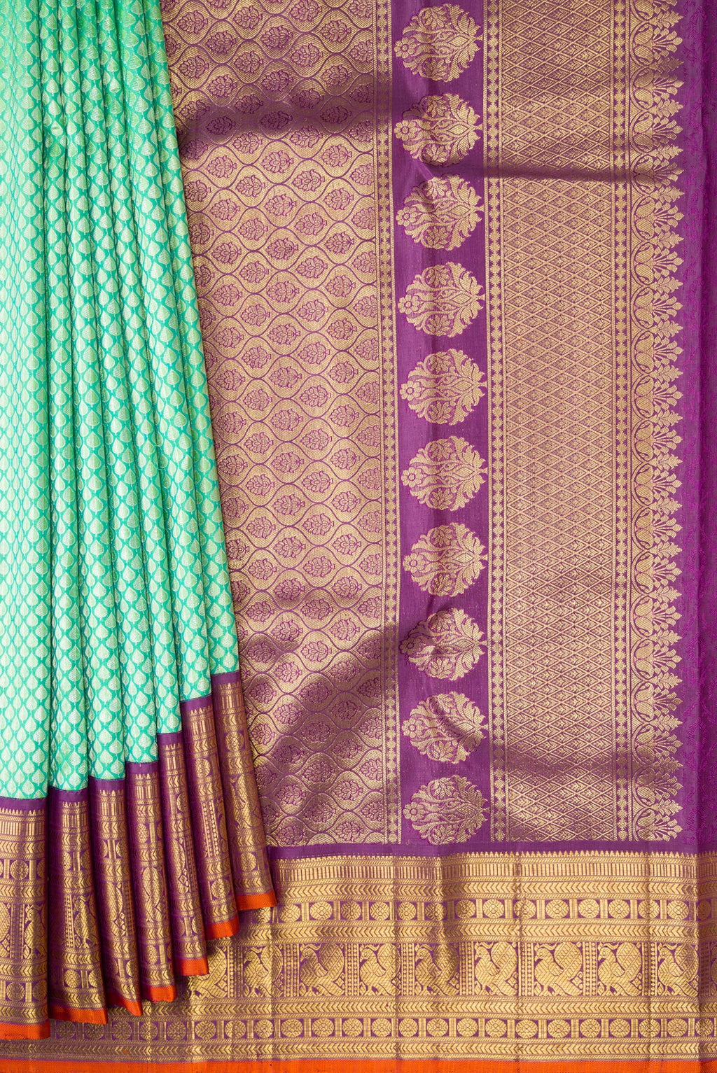 Pleats and pallu of Sea Green Dual Tone Kanchipuram Silk Saree with Zari Brocade on the body and Zari Border. 