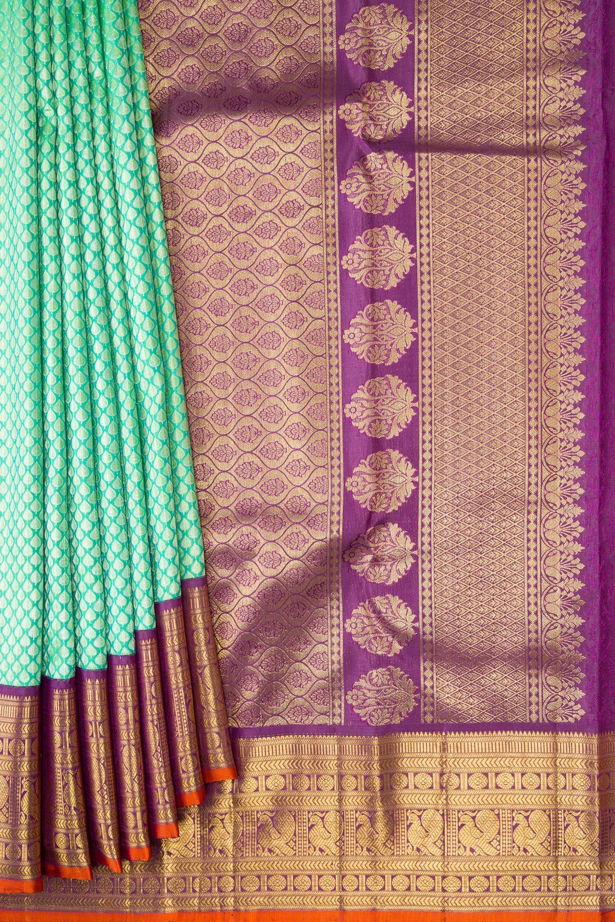 Pleats and pallu of Sea Green Dual Tone Kanchipuram Silk Saree with Zari Brocade on the body and Zari Border. 