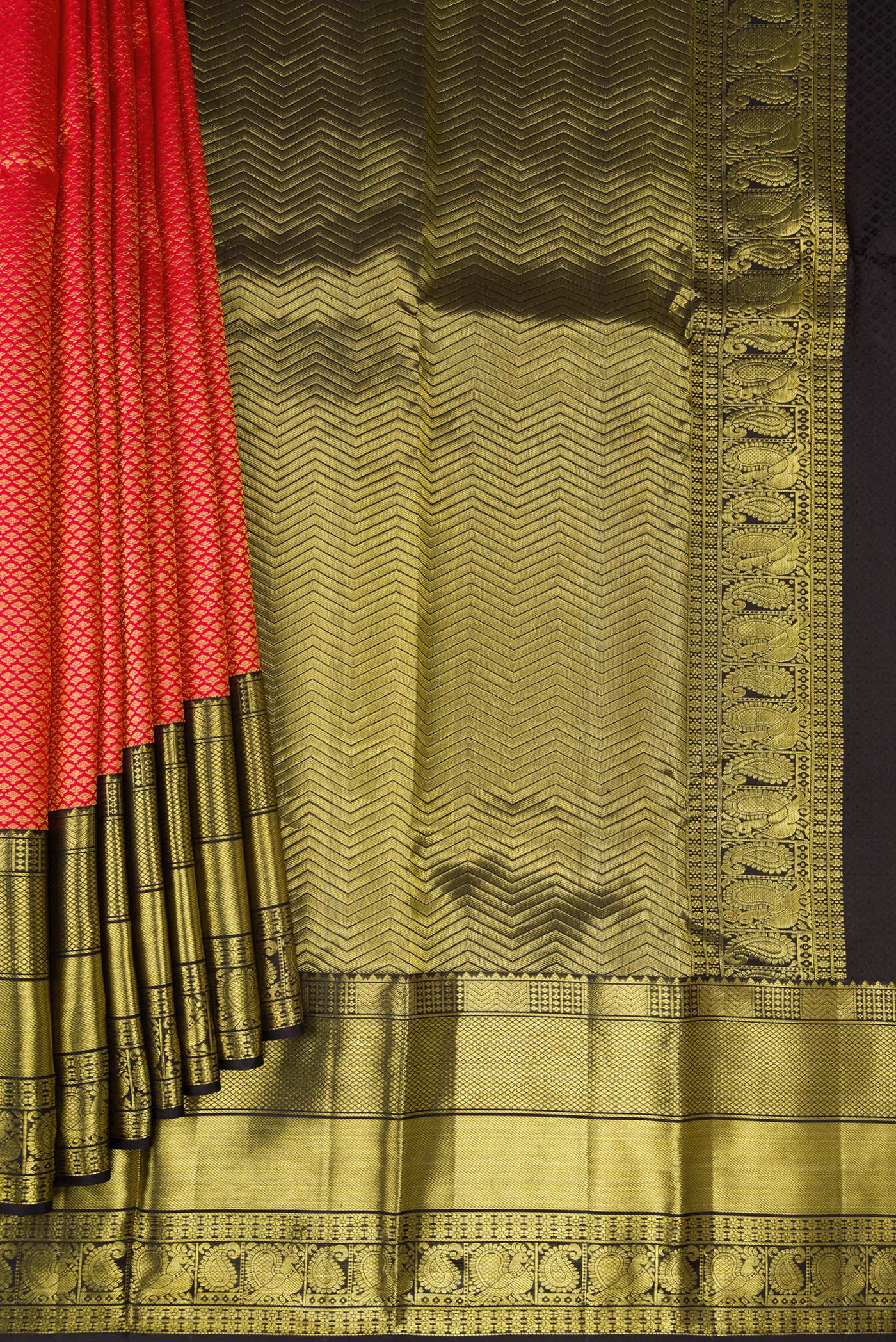Pleats and pallu of Red Dual Tone Kanchipuram Silk Saree with Zari Brocade on the body and Zari Border. 