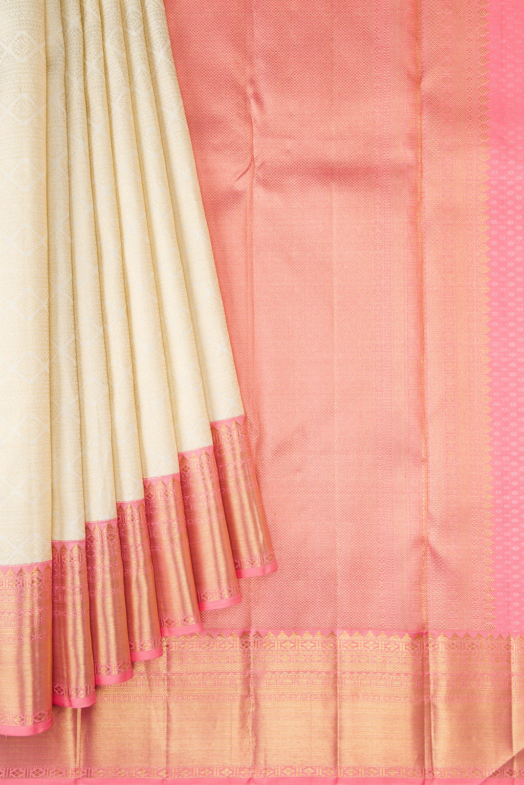 Pleats and pallu of Pure Silk Pure Zari Off White Dual Tone Kanjivaram Saree with Zari Brocade on the body and Zari Border. 