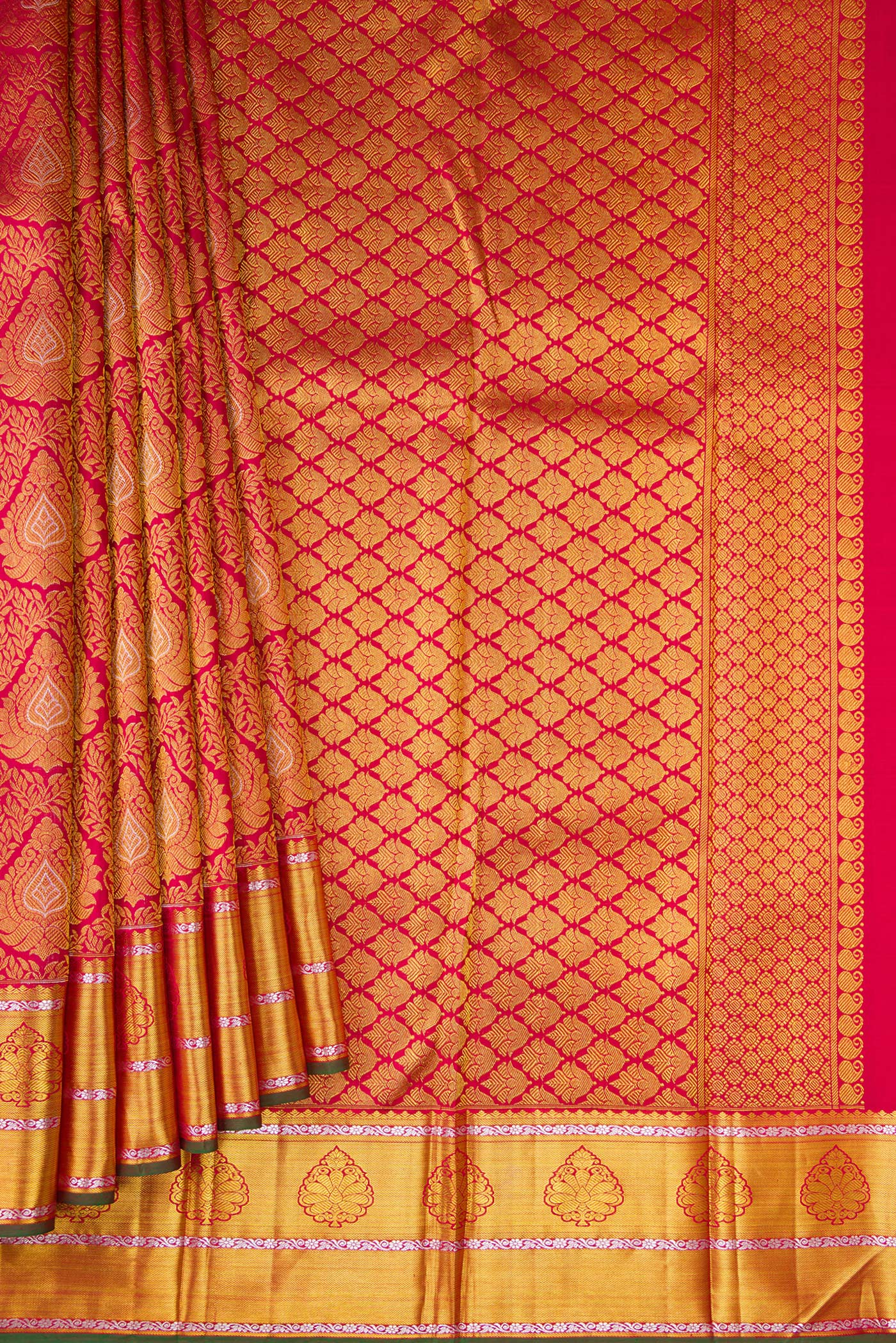 Pleats and pallu of Maroon Dual Tone Kanjivaram Silk Saree with Zari Brocade on the body and Zari Border. 