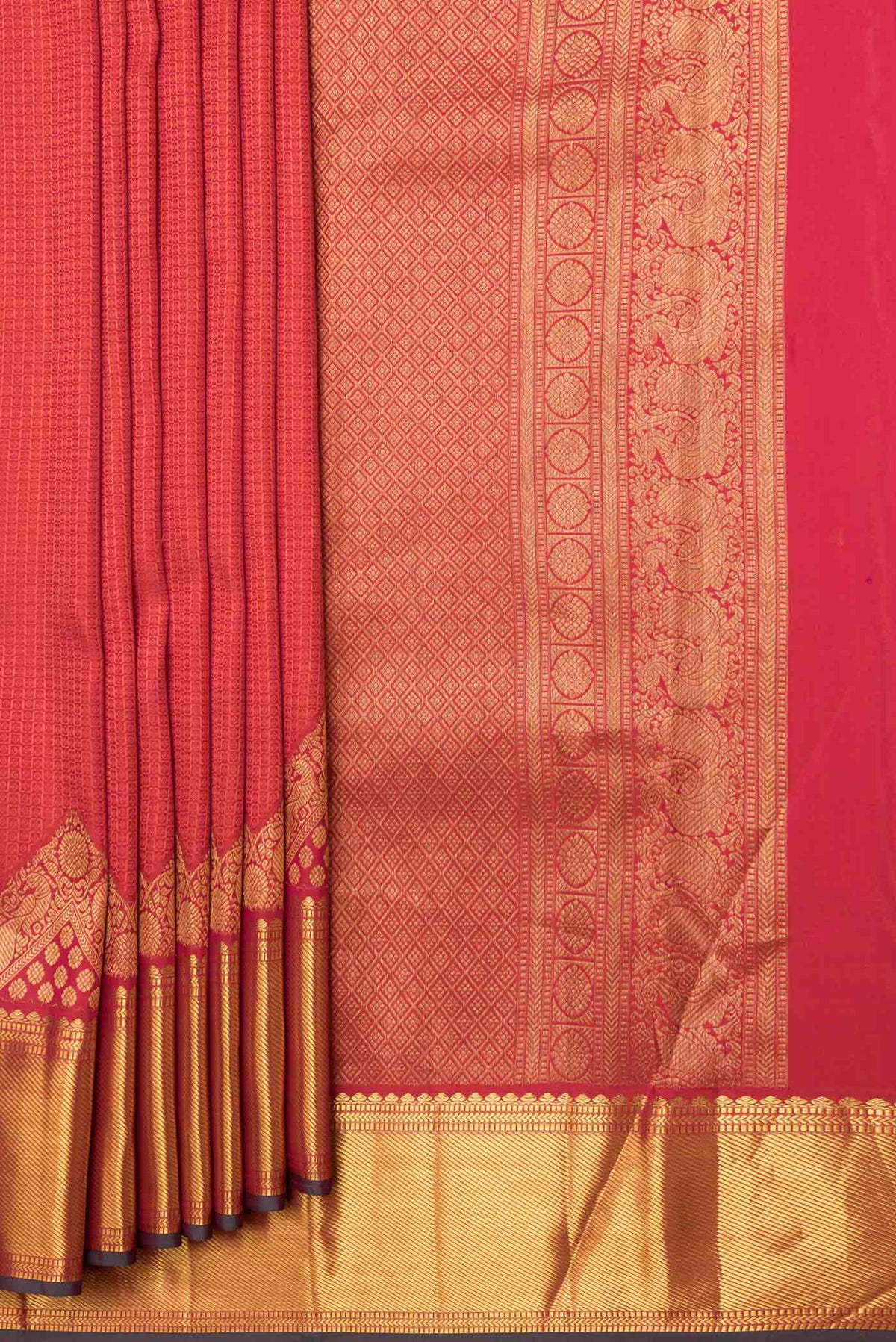 Pleats and pallu of Red Dual Tone Kanchipuram Saree with Jacquard design on the body and Zari Border