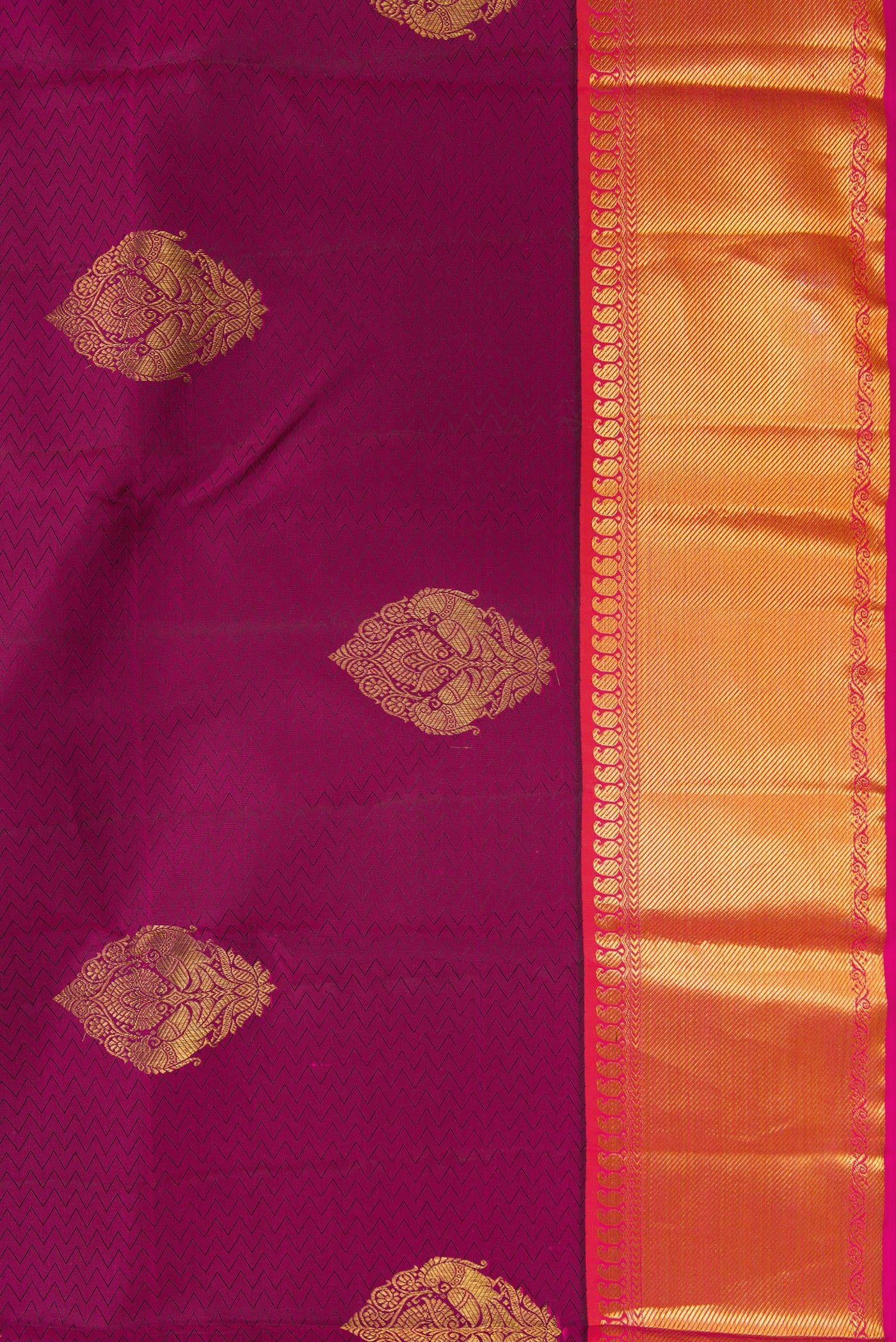Border image of Purple Dual Tone Kanjivaram Silk Nine Yards Saree with Jacquard With Zari Butta on the body and Zari Border. 