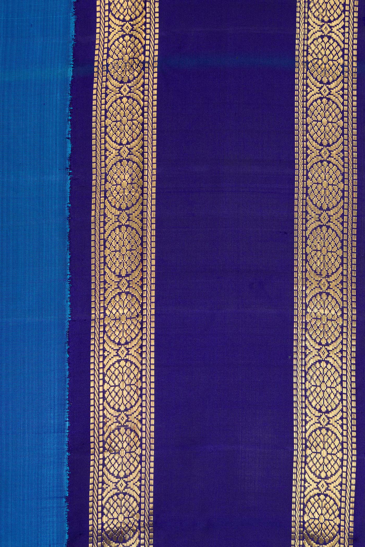 Border image of Pure Silk Pure Zari Peacock Blue Dual Tone Kanchipuram Nine Yards Saree with Plain Body and Zari Border. 