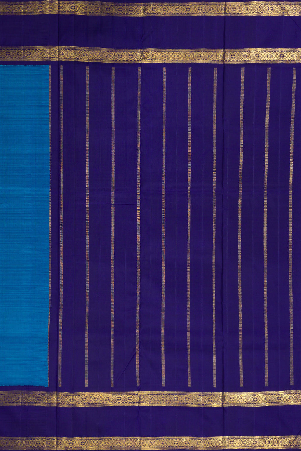 Close up image of the pallu of Pure Silk Pure Zari Peacock Blue Dual Tone Kanchipuram Nine Yards Saree with Plain Body and Zari Border. 
