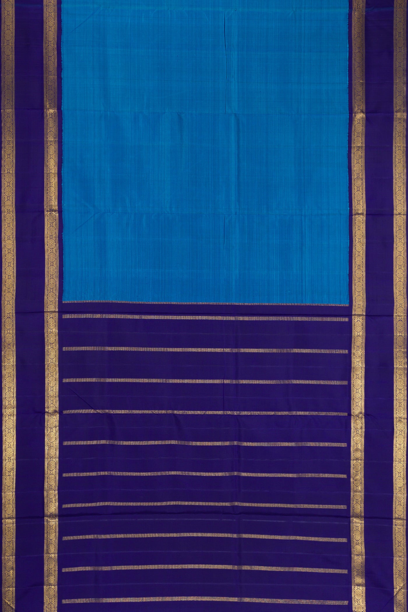 Flat view of Pure Silk Pure Zari Peacock Blue Dual Tone Kanchipuram Nine Yards Saree with Plain Body and Zari Border. 