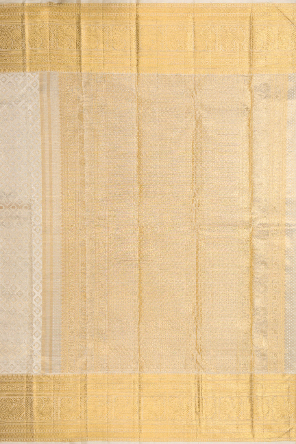 Close up image of the pallu of Gold Dual Tone Kanjivaram Tissue Silk Saree with Zari Brocade on the body and Zari Border. 