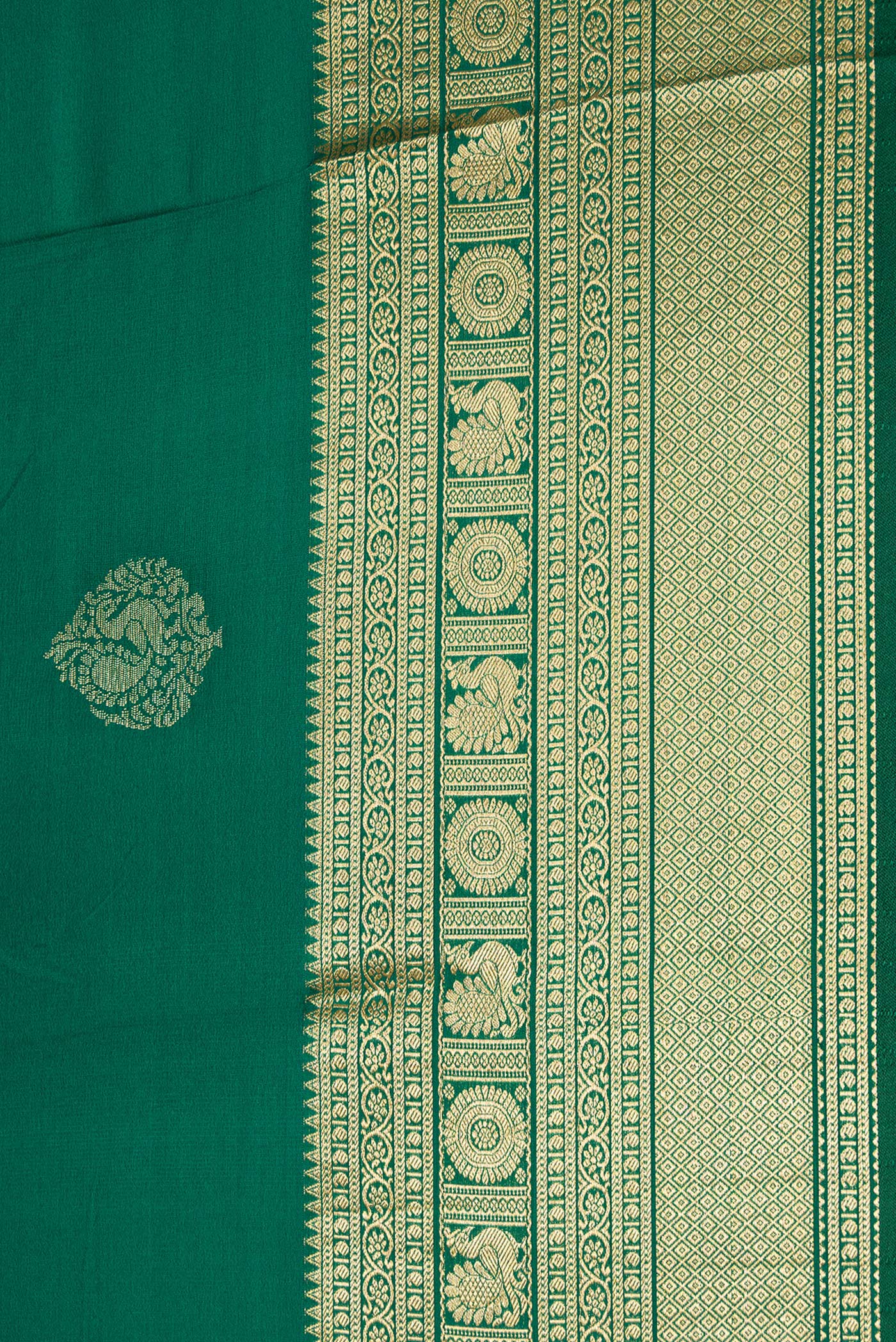 Border image of Bottle Green Dual Tone Mysore Georgette Saree with Zari Butta on the body and Zari Border. 