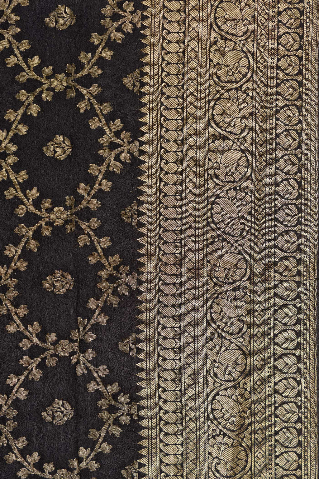 Border image of Black Dual Tone Mysore Georgette Saree with Zari Brocade on the body and Zari Border. 