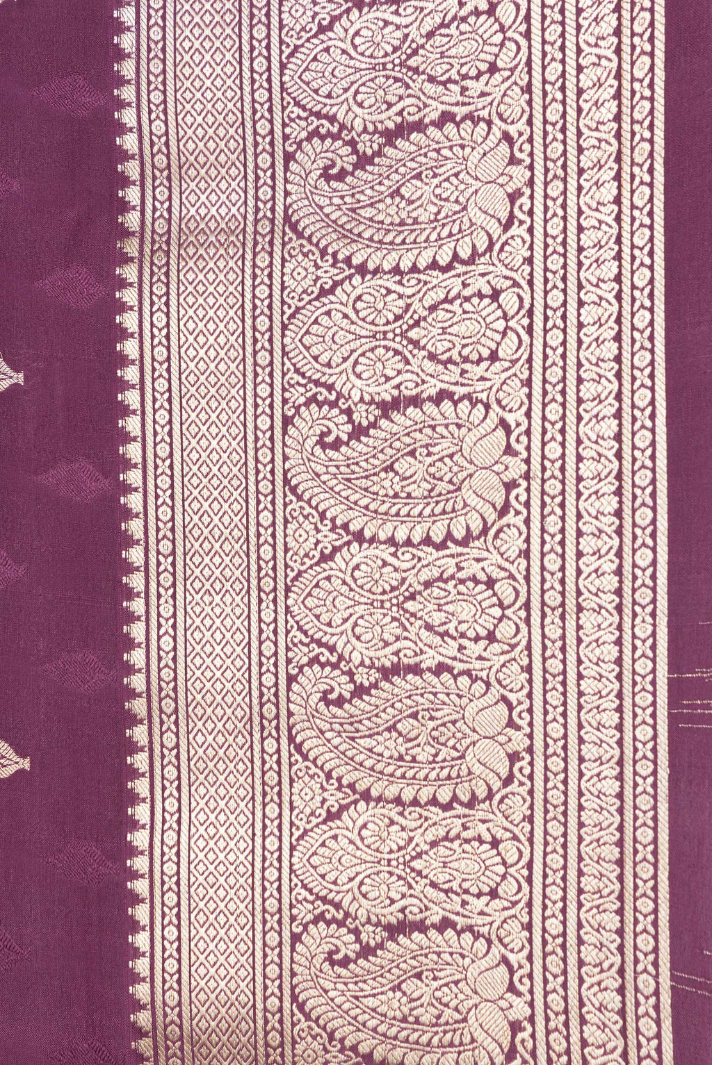 Border image of Purple Dual Tone Mysore Georgette Saree with Zari And Thread Butta on the body and Zari Border. 