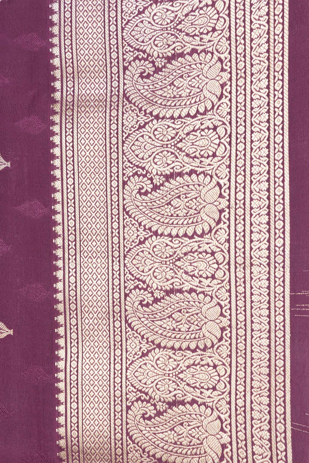 Border image of Purple Dual Tone Mysore Georgette Saree with Zari And Thread Butta on the body and Zari Border. 