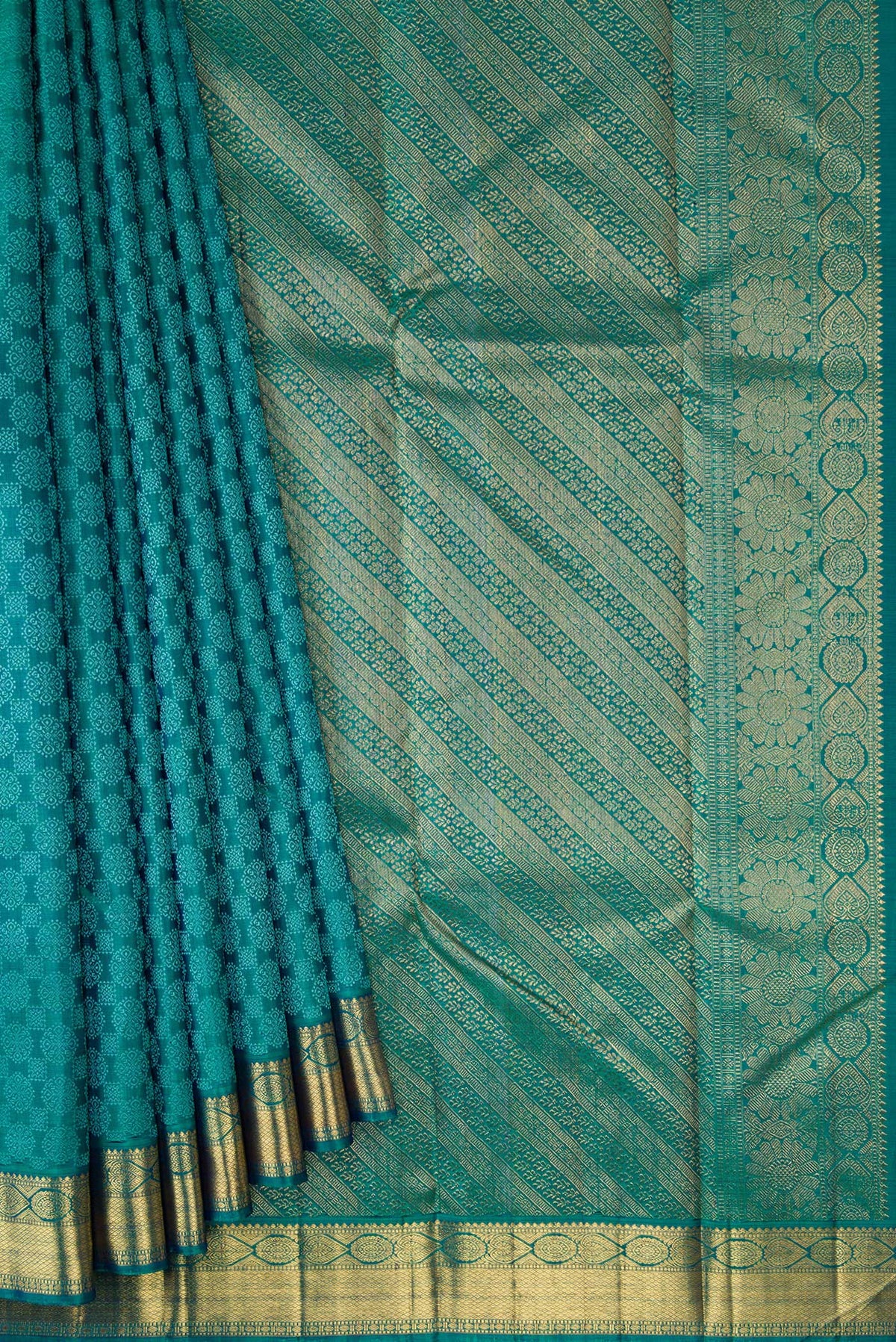 Pleats and pallu of Peacock Blue Dual Tone Kanjivaram Silk Saree with Jacquard design on the body and Zari Border. 