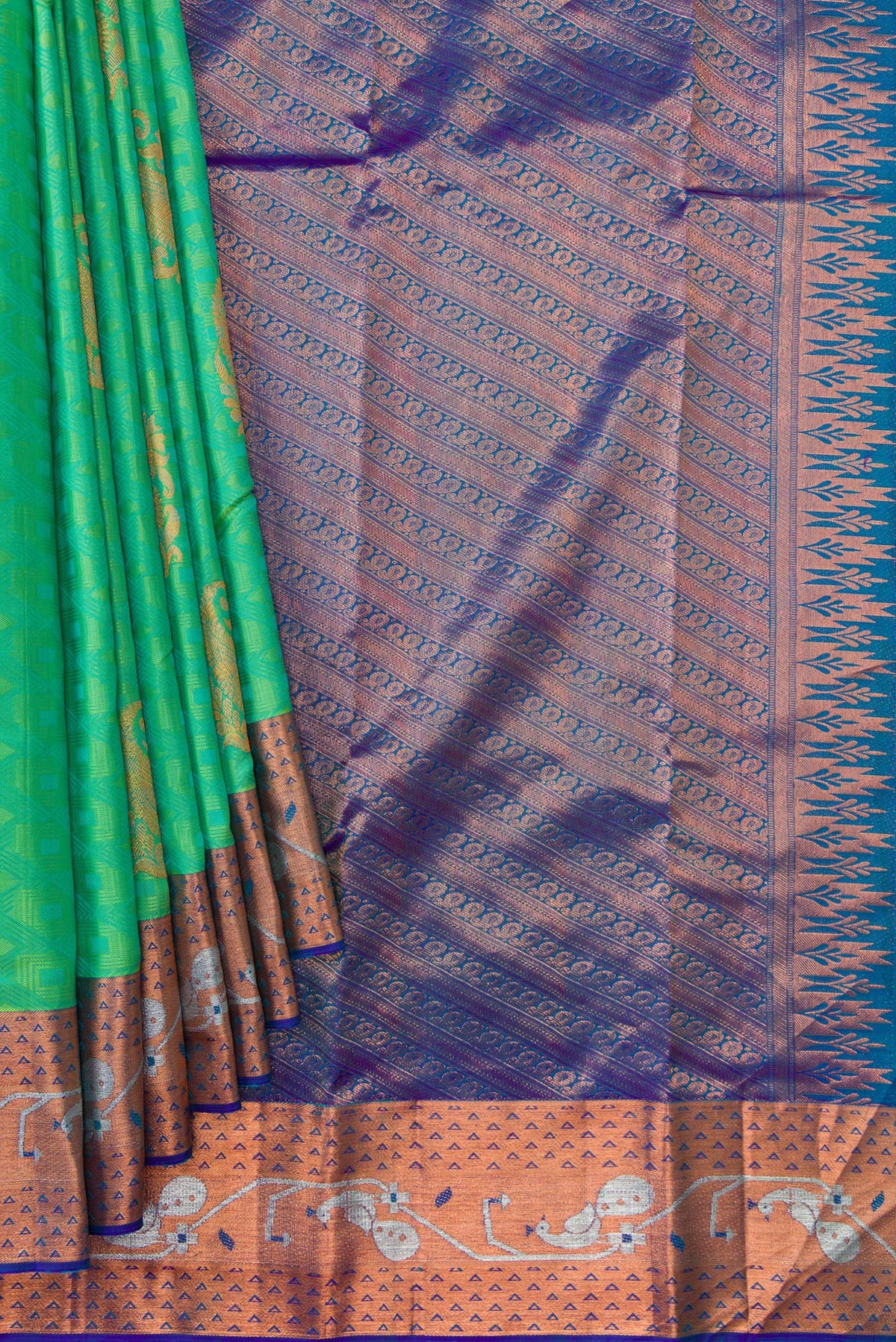Pleats and pallu of Sea Green Dual Tone Kanchipuram Silk Saree with Jacquard With Zari Butta on the body and Zari Border. 